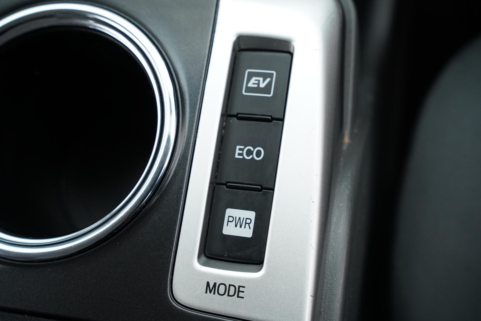 Toyota Prius Alpha S 5 Seater