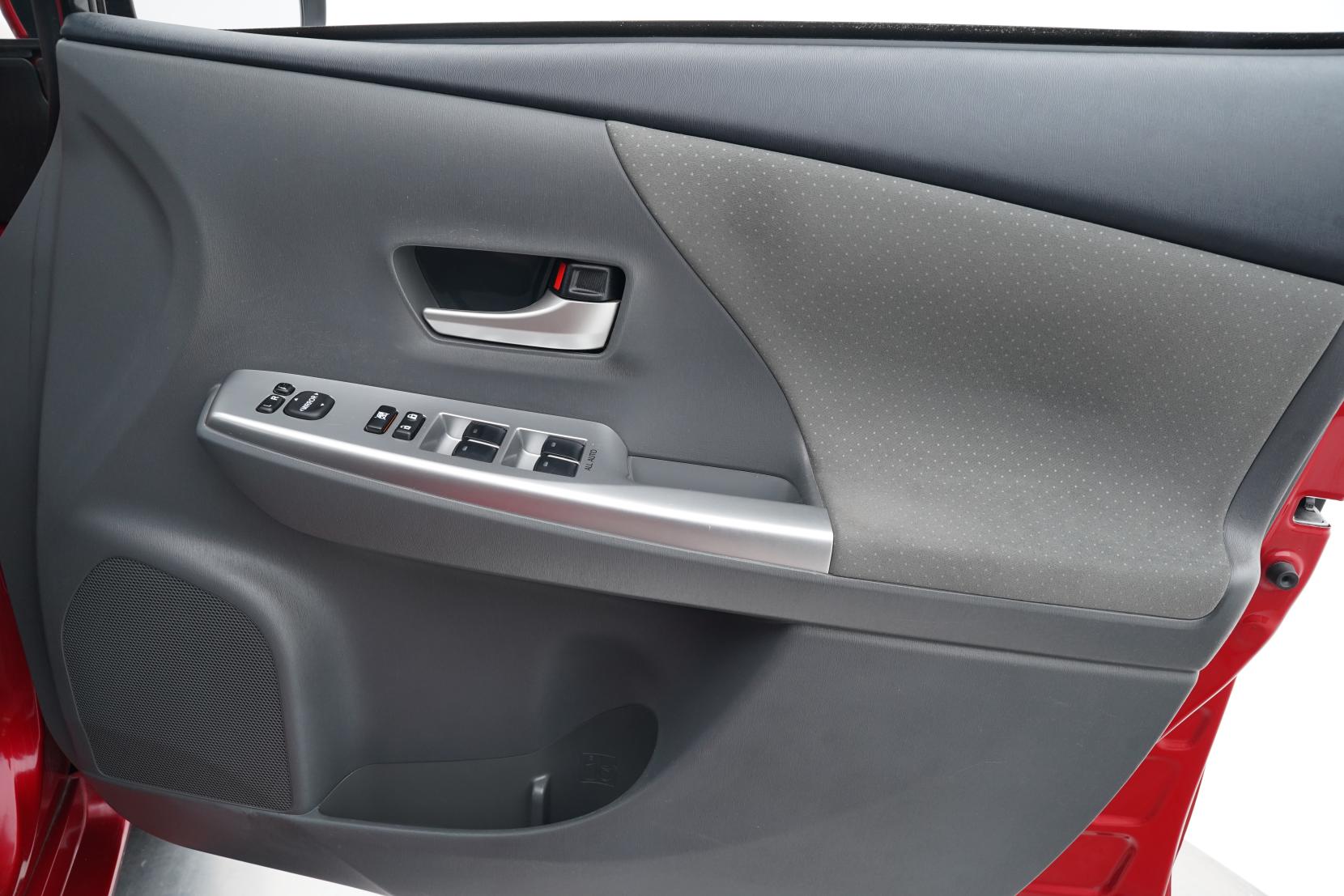 Toyota Prius Alpha S 5 Seater