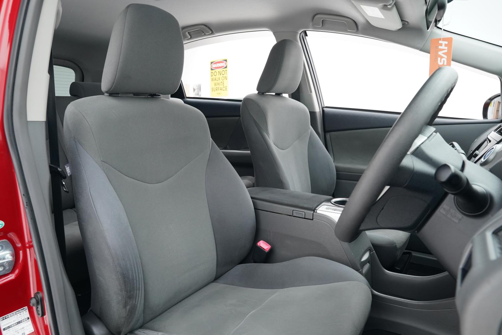 Toyota Prius Alpha S 5 Seater