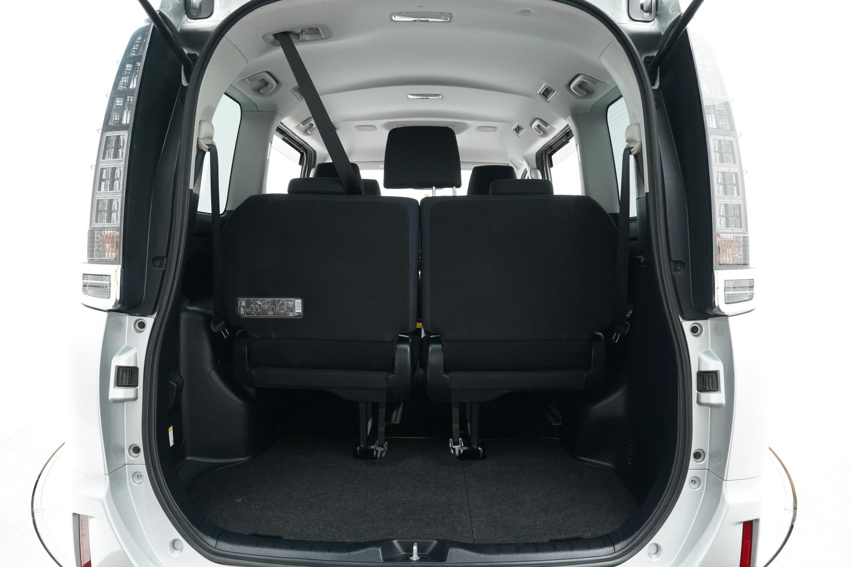 Toyota Voxy 1.8 HYBRID HYBRID V