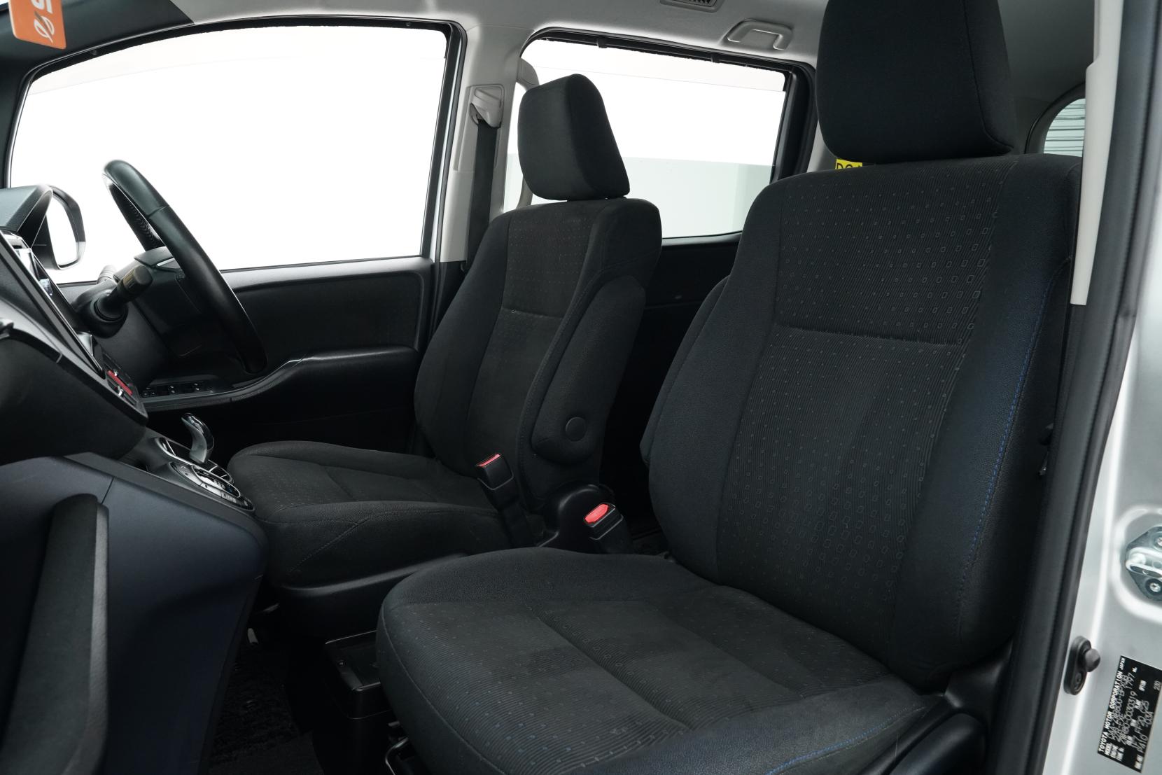 Toyota Voxy 1.8 HYBRID HYBRID V