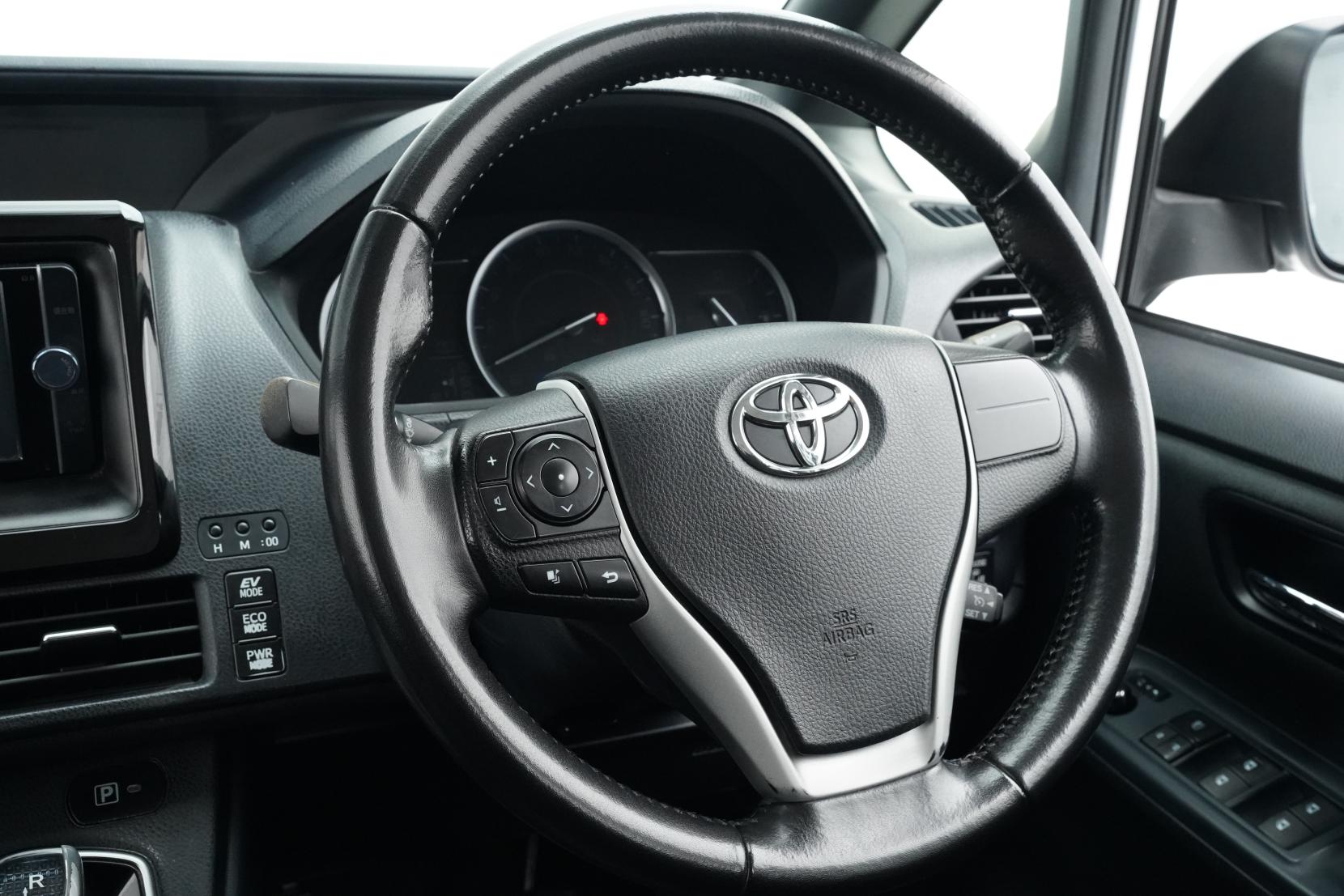 Toyota Voxy 1.8 HYBRID HYBRID V