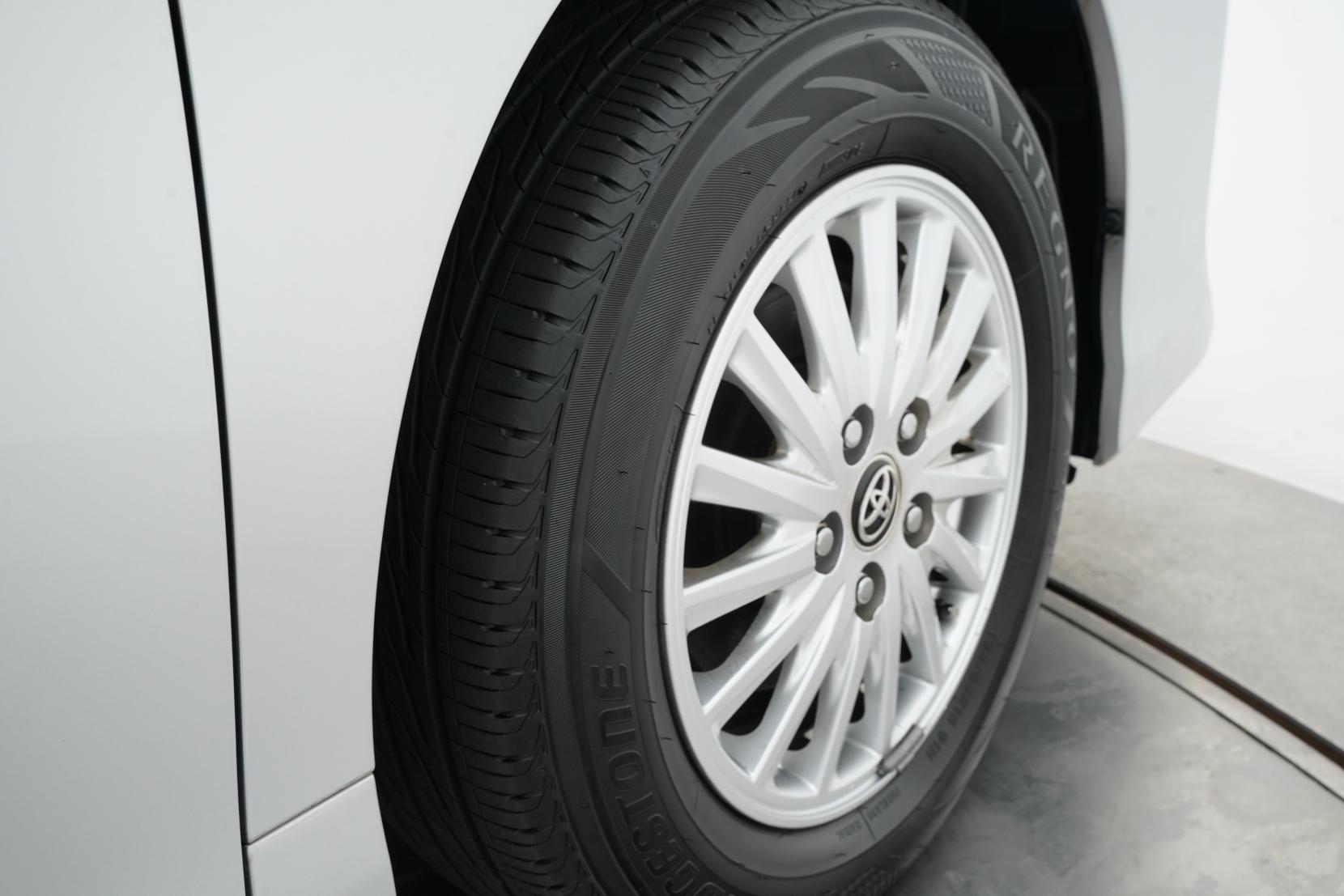 Toyota Voxy 1.8 HYBRID HYBRID V