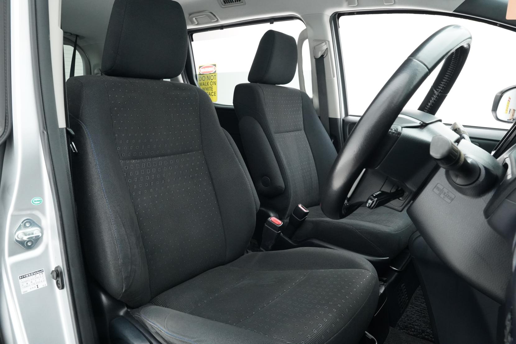 Toyota Voxy 1.8 HYBRID HYBRID V