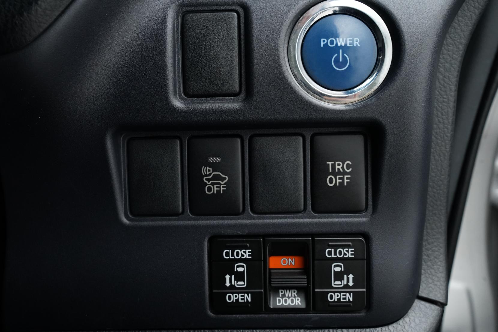 Toyota Voxy 1.8 HYBRID HYBRID V