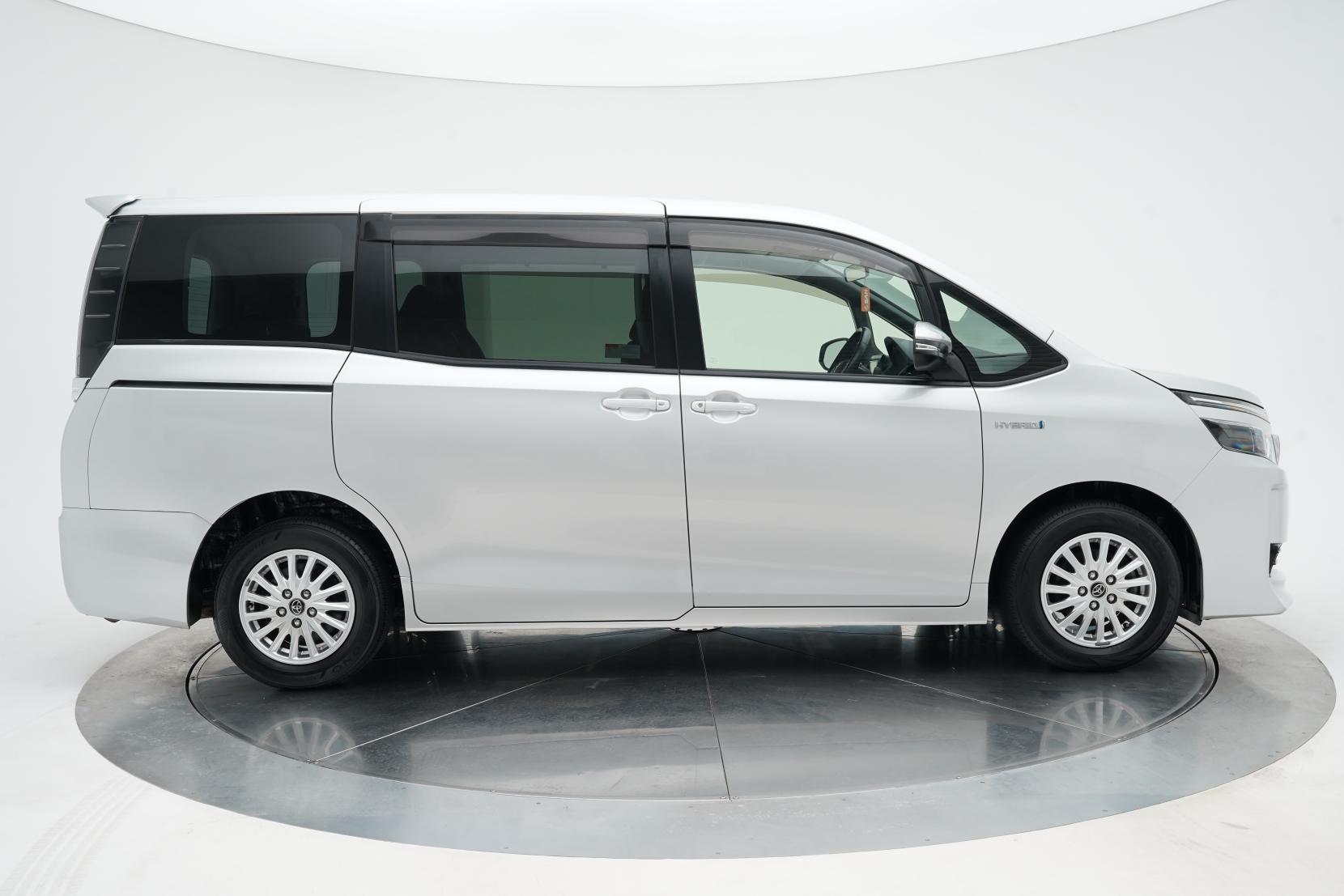 Toyota Voxy 1.8 HYBRID HYBRID V