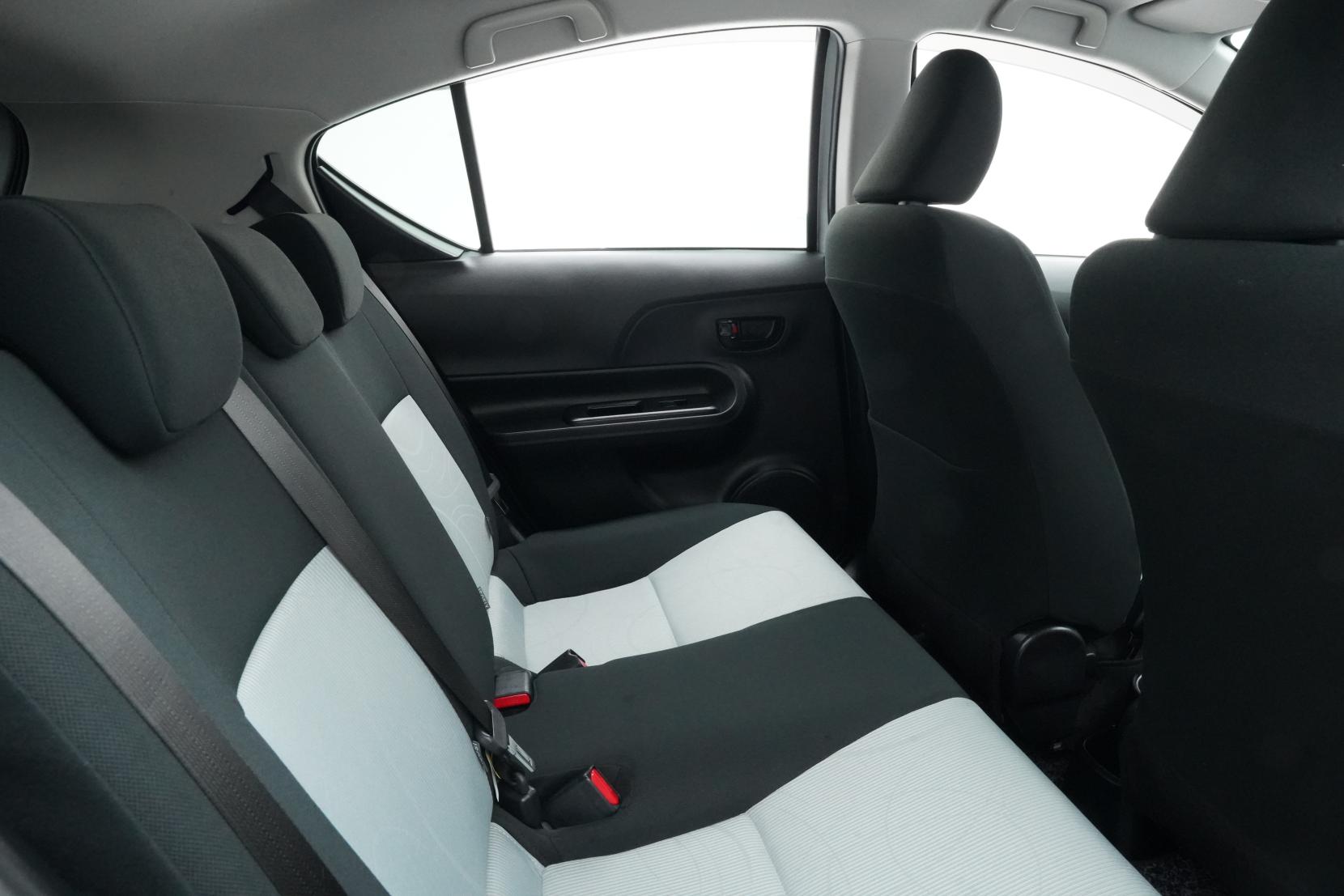 Toyota Aqua 1.5 Hybrid S