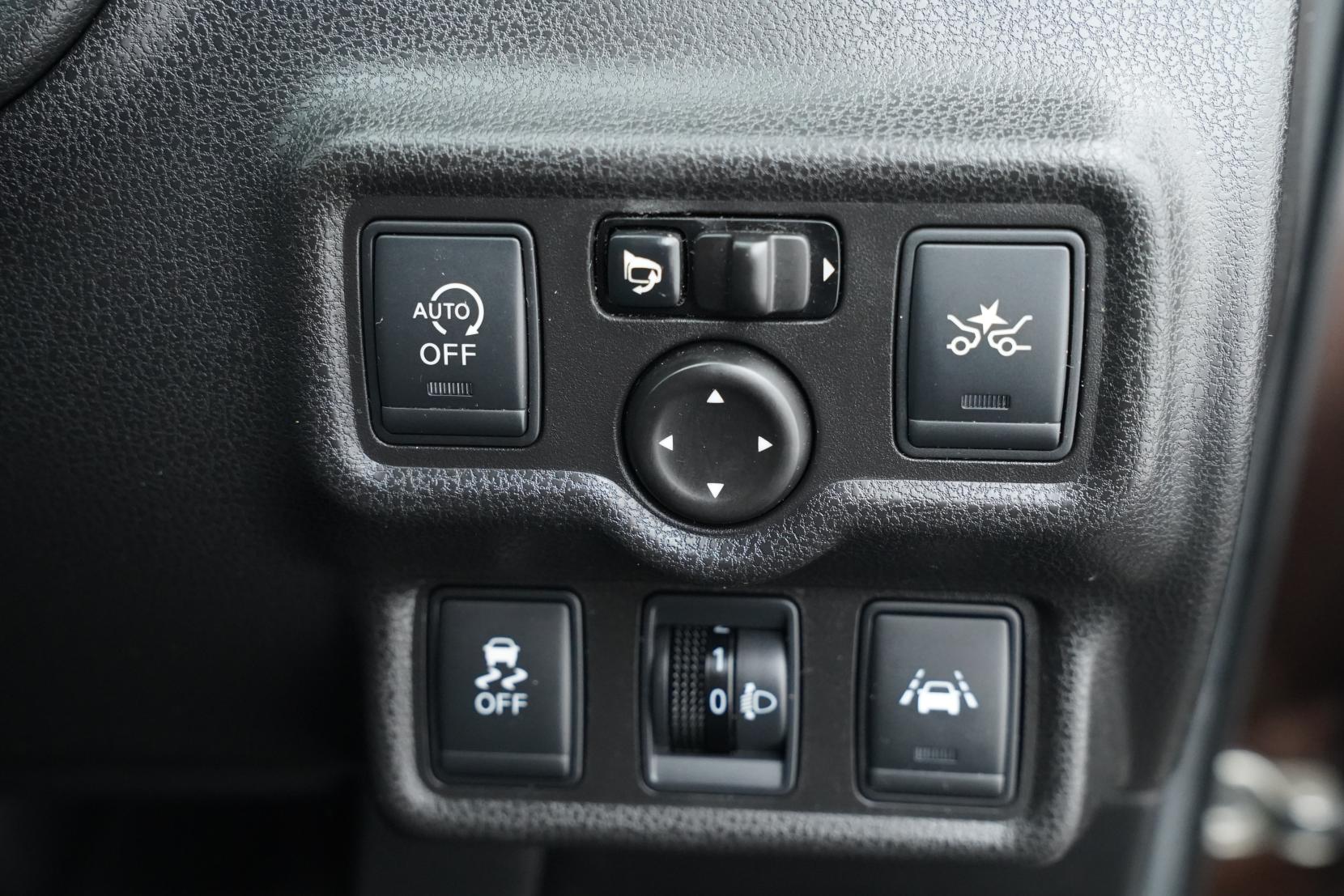 Nissan Note (2004–present) 1.2 X V SELECTION