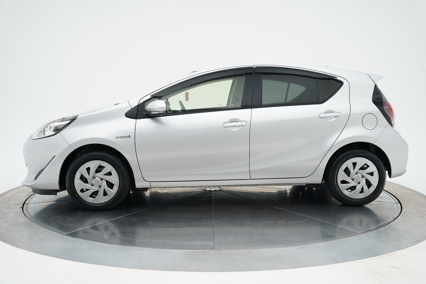 Toyota Aqua Hybrid G Push Start