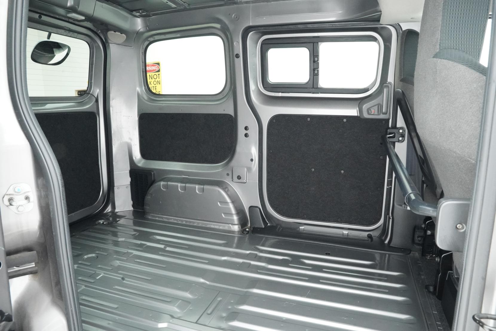 Nissan NV200 VANETTE Model 1.6 DX