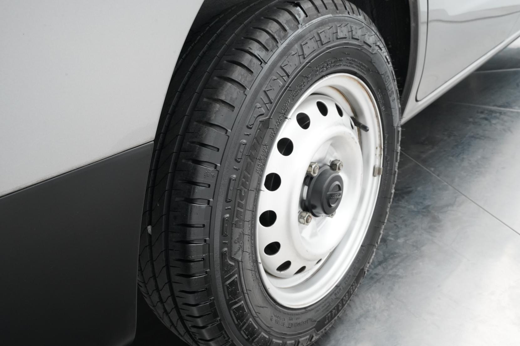 Nissan NV200 VANETTE Model 1.6 DX