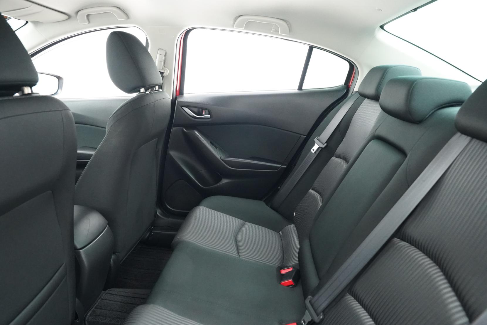 Mazda Axela 2.0 Hybrid S