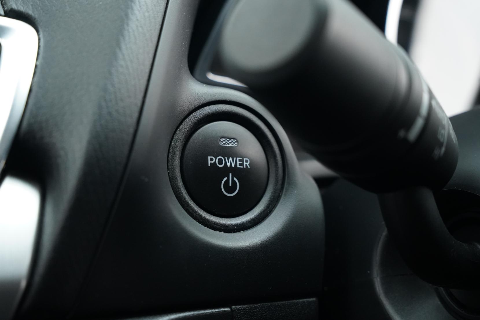 Mazda Axela 2.0 Hybrid S