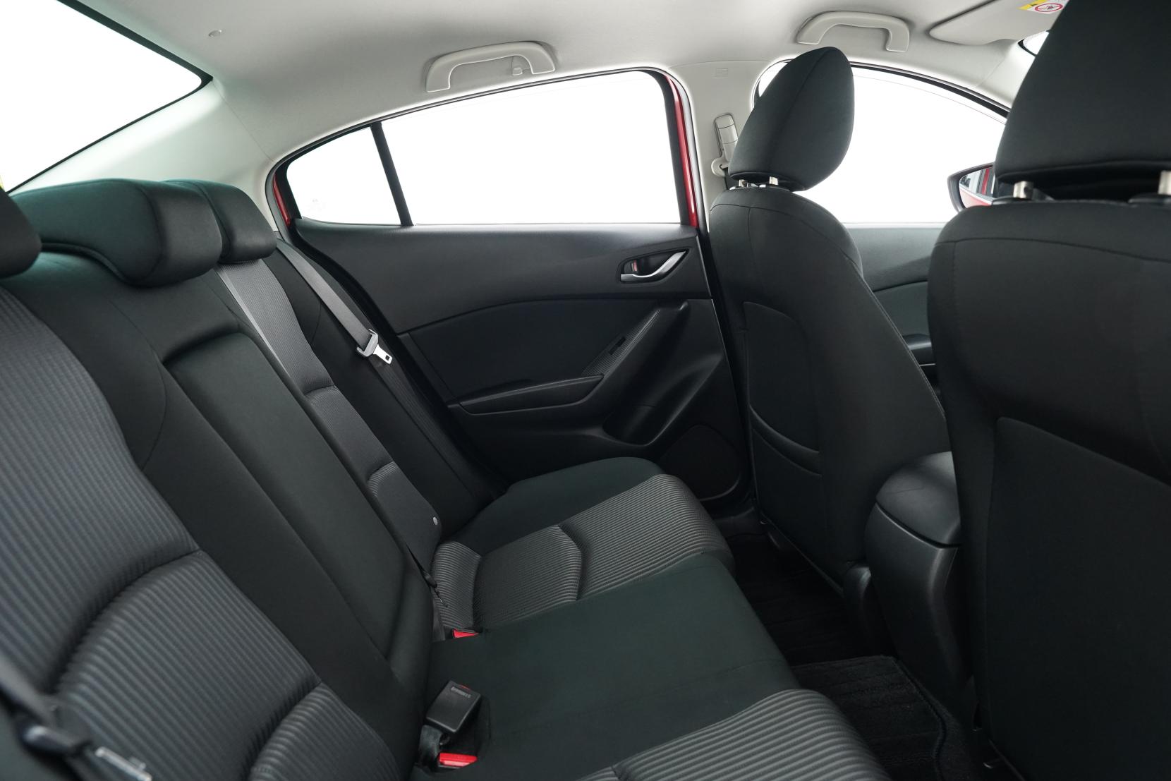 Mazda Axela 2.0 Hybrid S