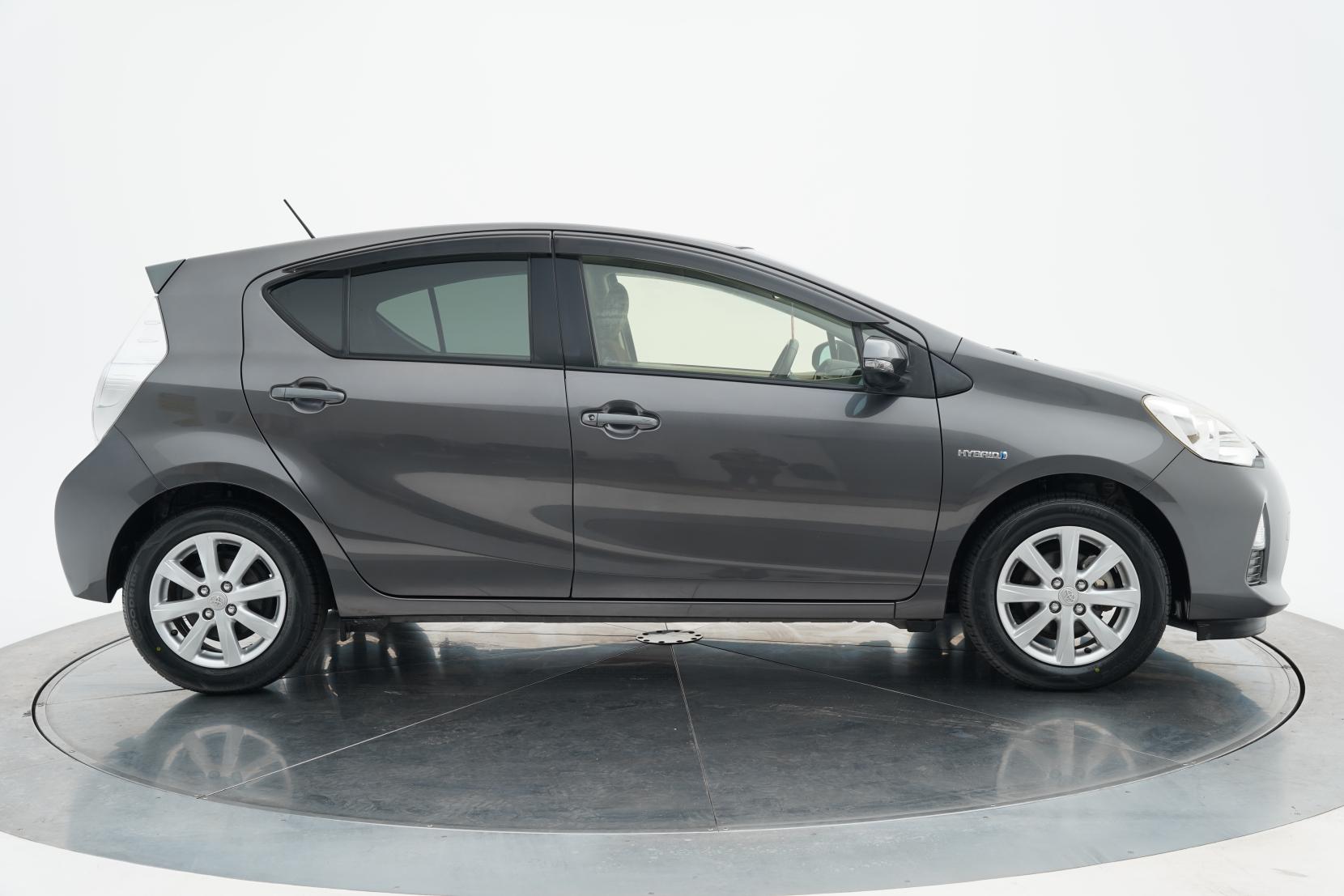 Toyota Aqua Hybrid G Push Start