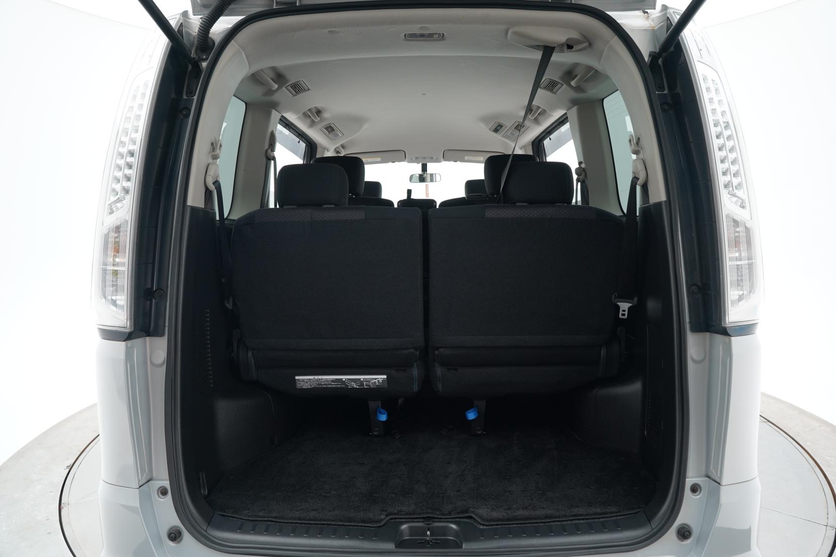 Nissan Serena (1991 – present) Hybrid Highway Star 8seats