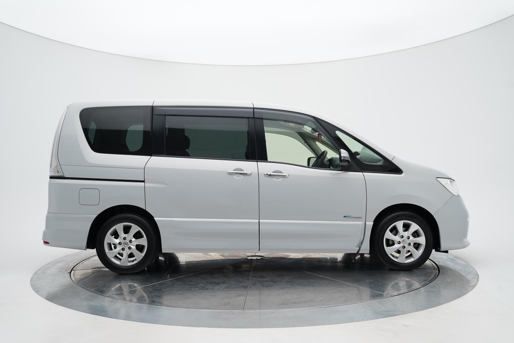 Nissan Serena (1991 – present) Hybrid Highway Star 8seats
