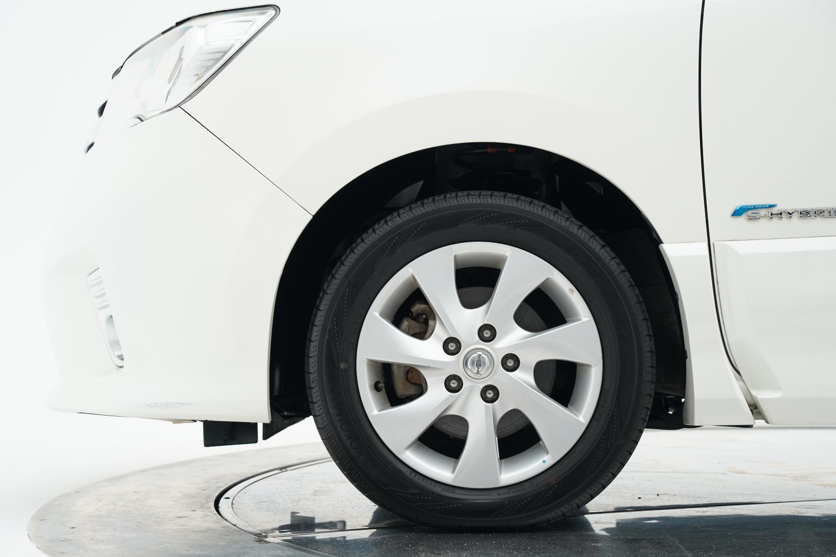 Nissan Serena Hybrid Highway Star V Selection