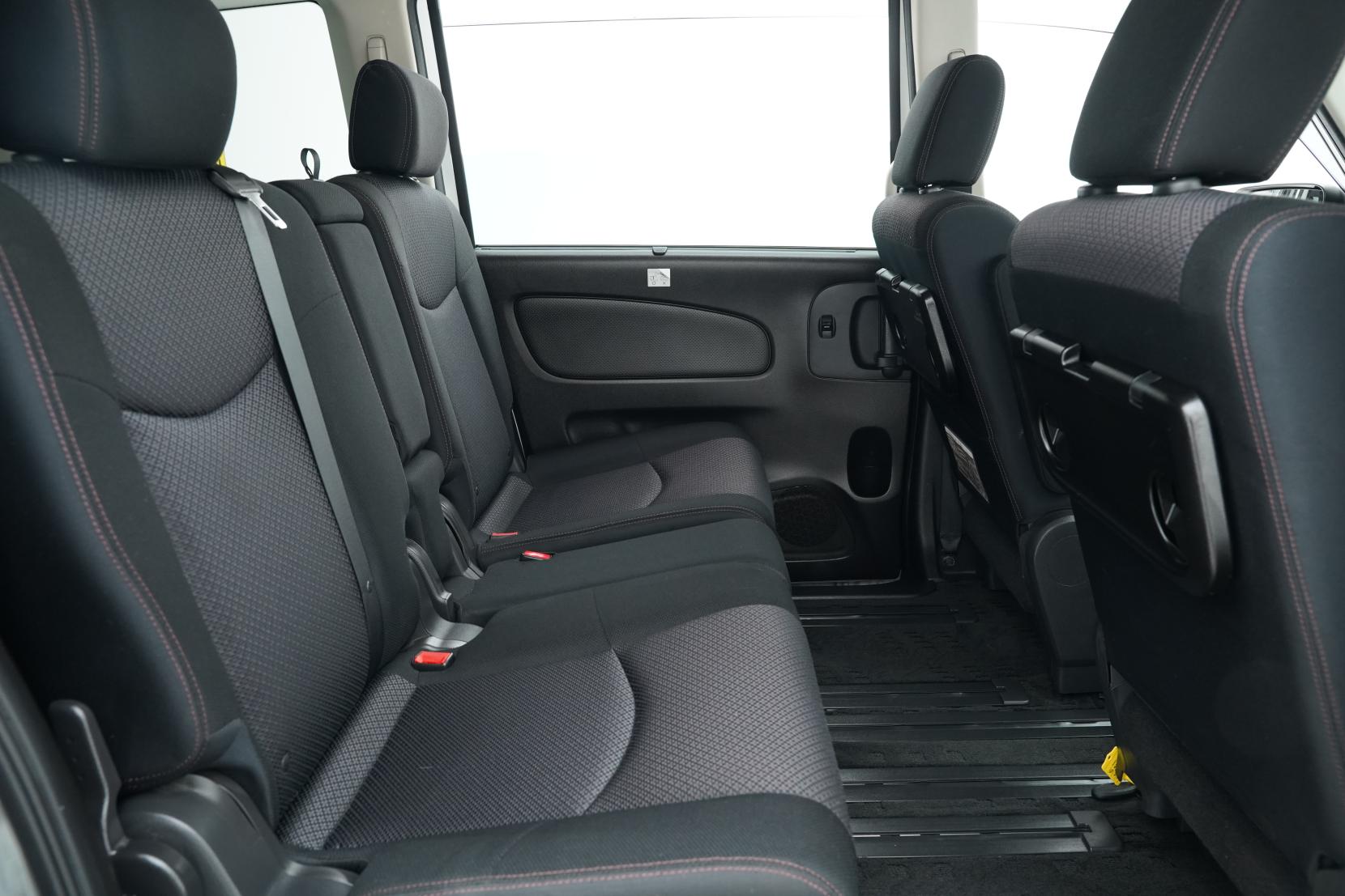Nissan Serena Hybrid Highway Star V Selection