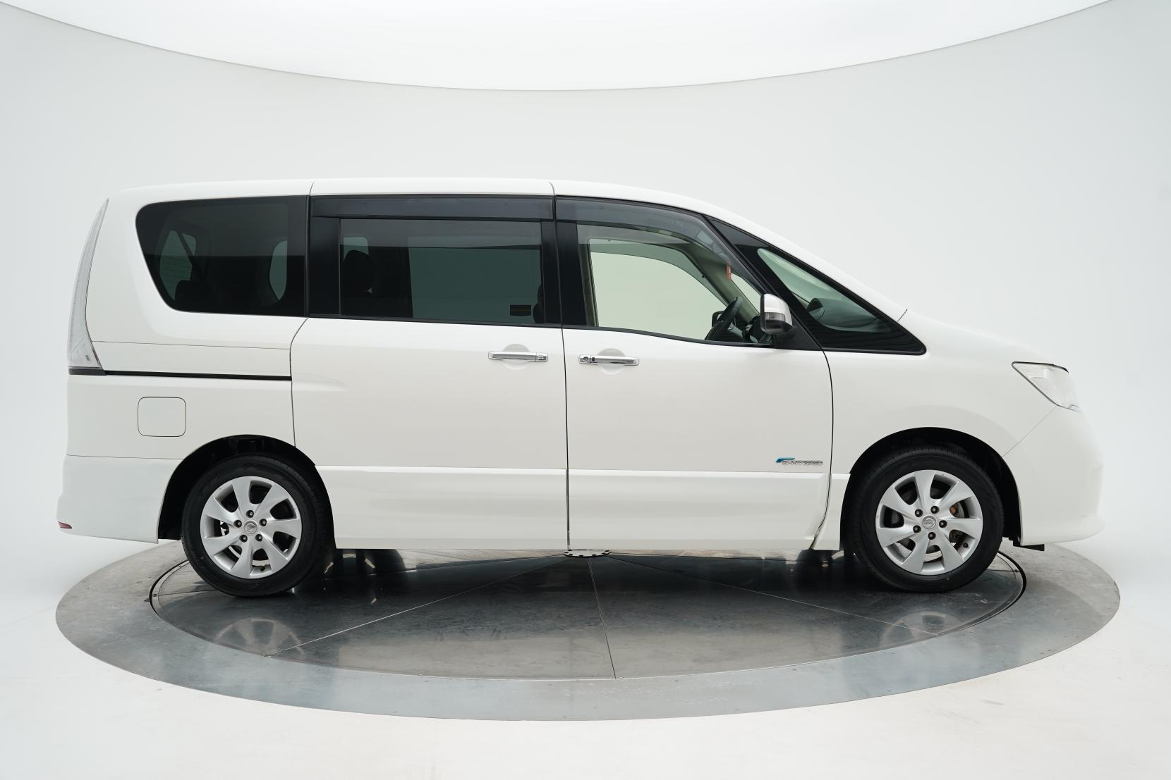 Nissan Serena Hybrid Highway Star V Selection