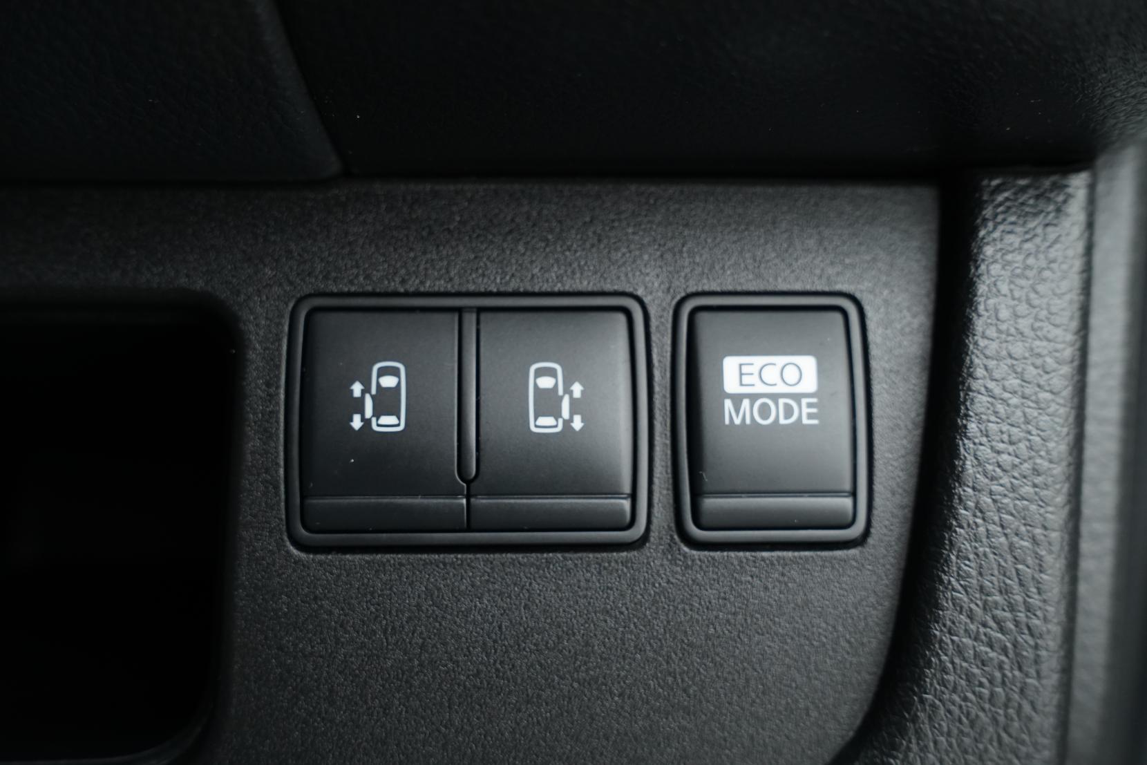 Nissan Serena Hybrid Highway Star V Selection
