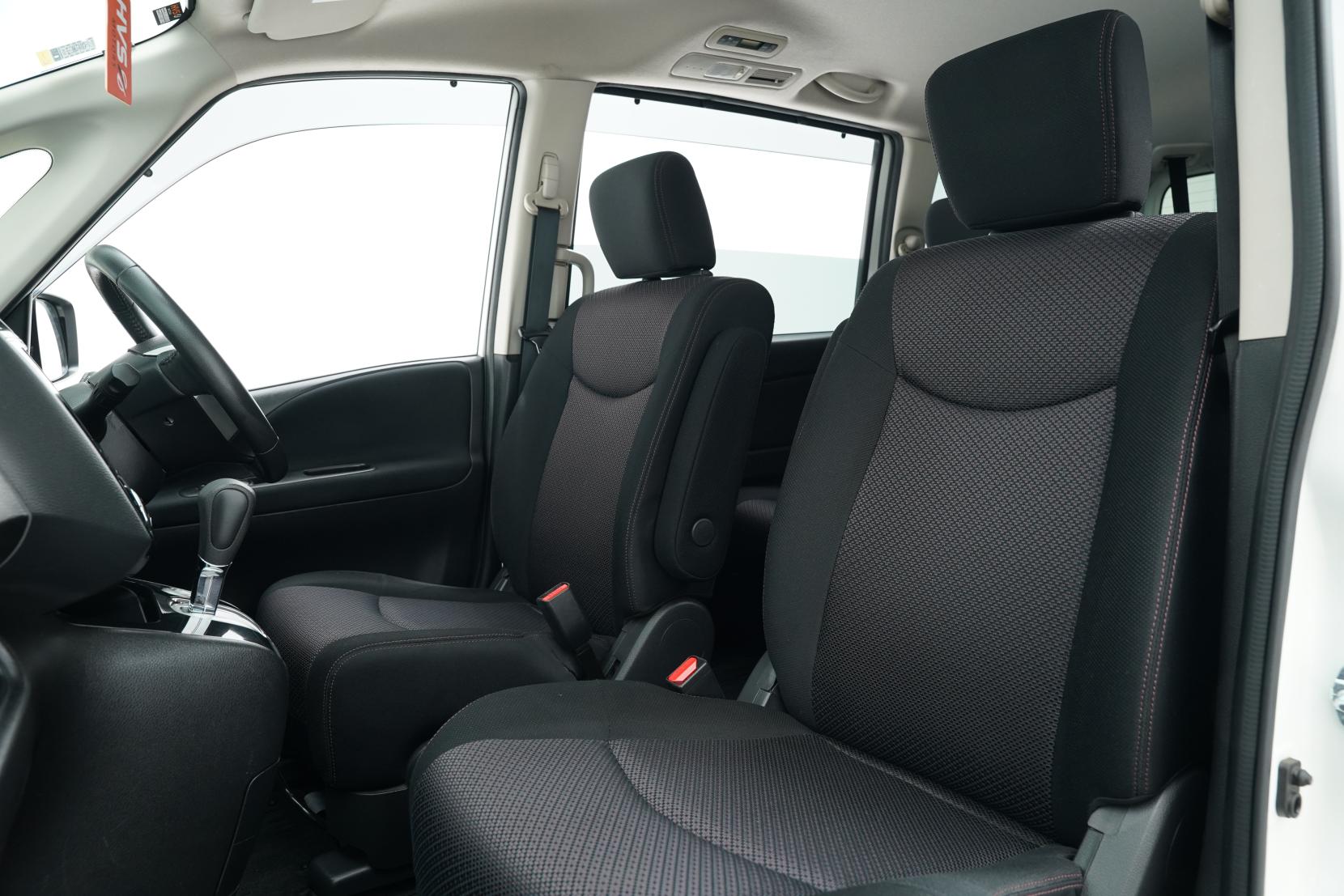 Nissan Serena Hybrid Highway Star V Selection