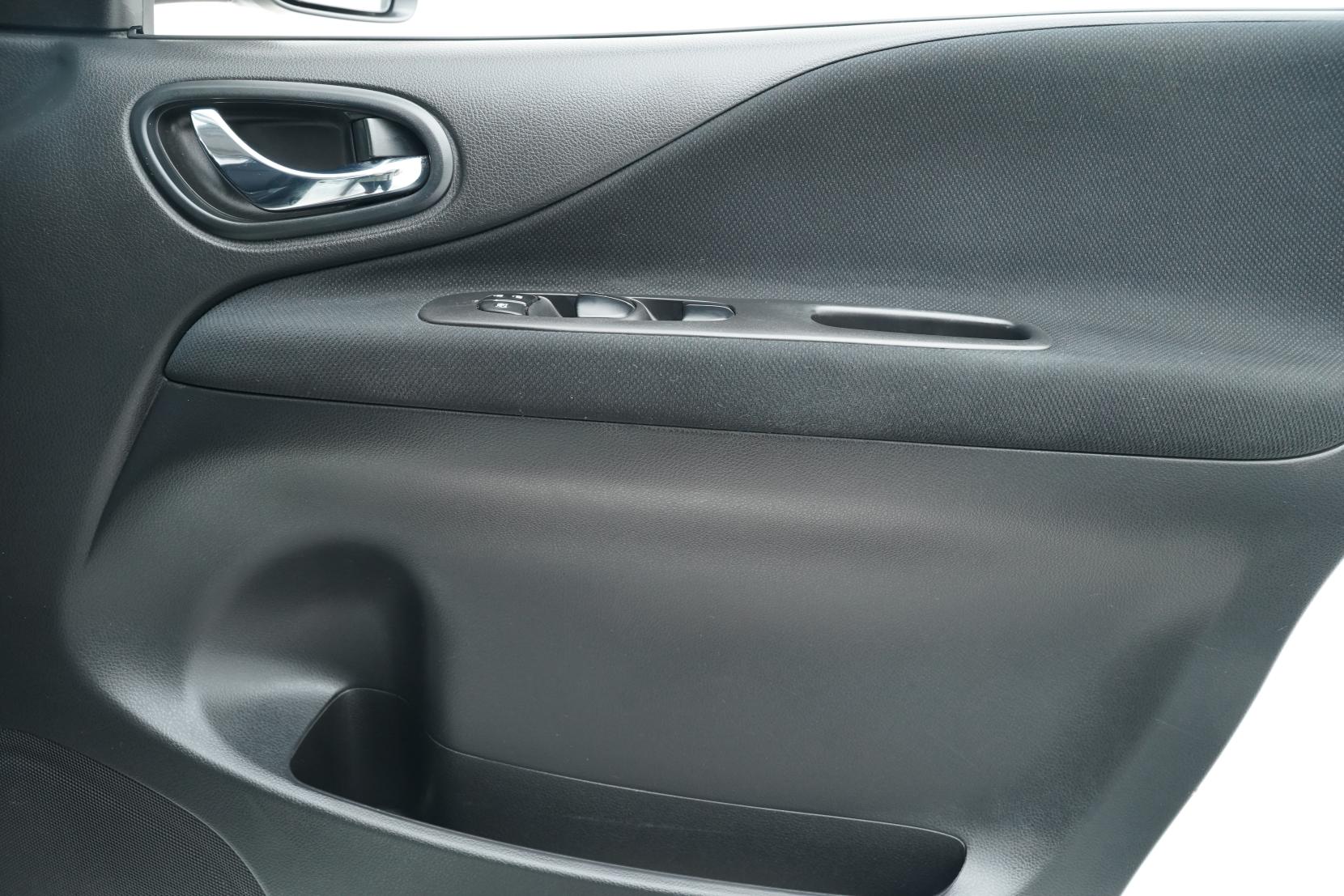Nissan Serena Hybrid Highway Star V Selection