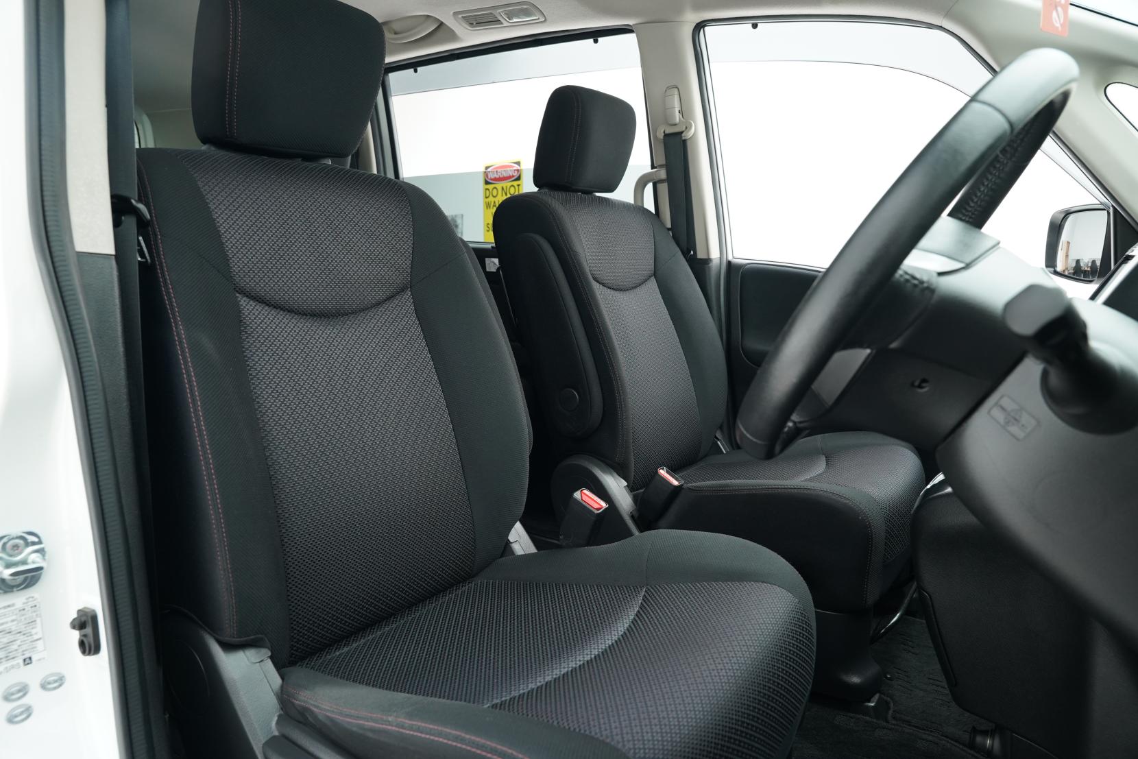 Nissan Serena Hybrid Highway Star V Selection