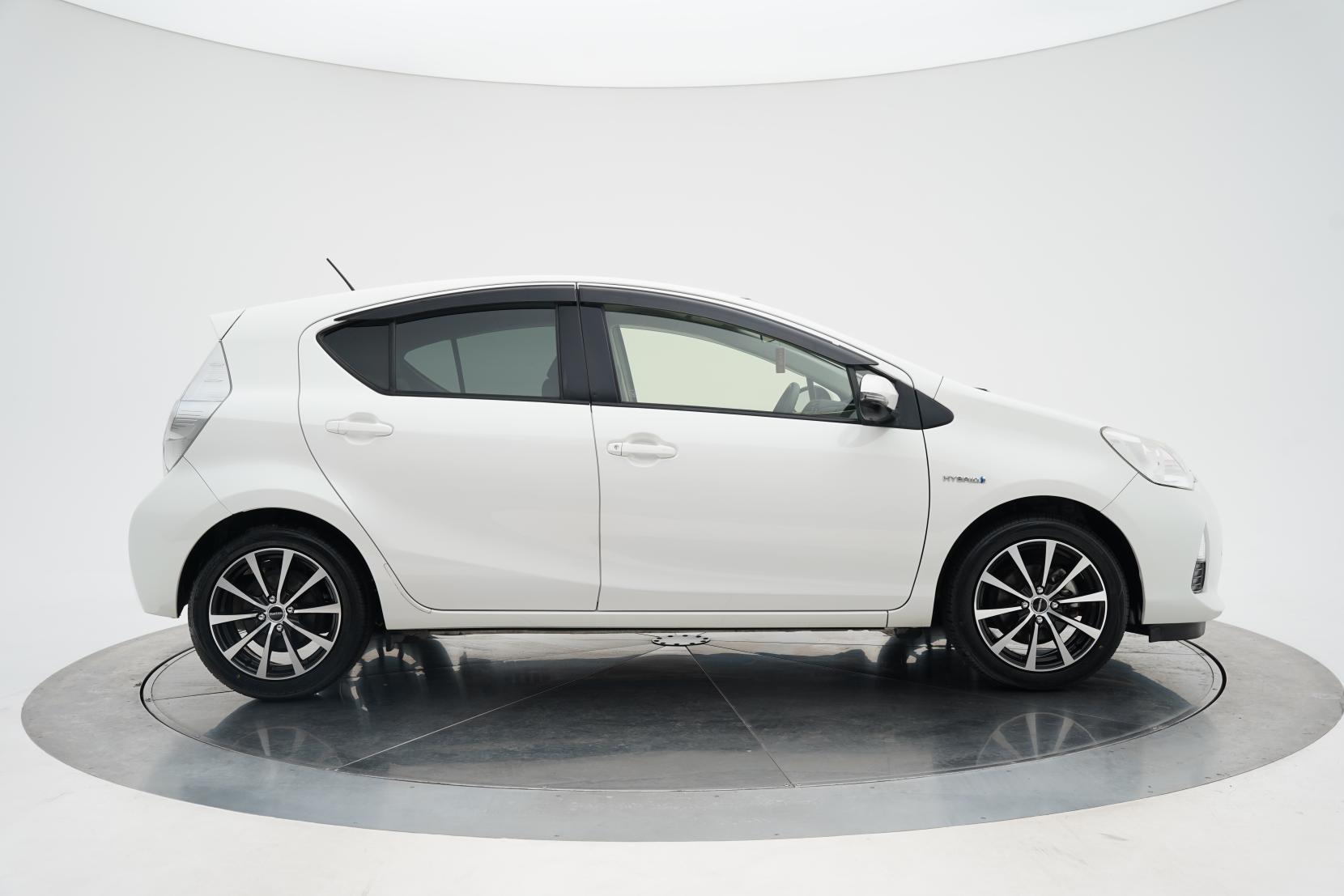 Toyota Aqua 1.5 S Push Start