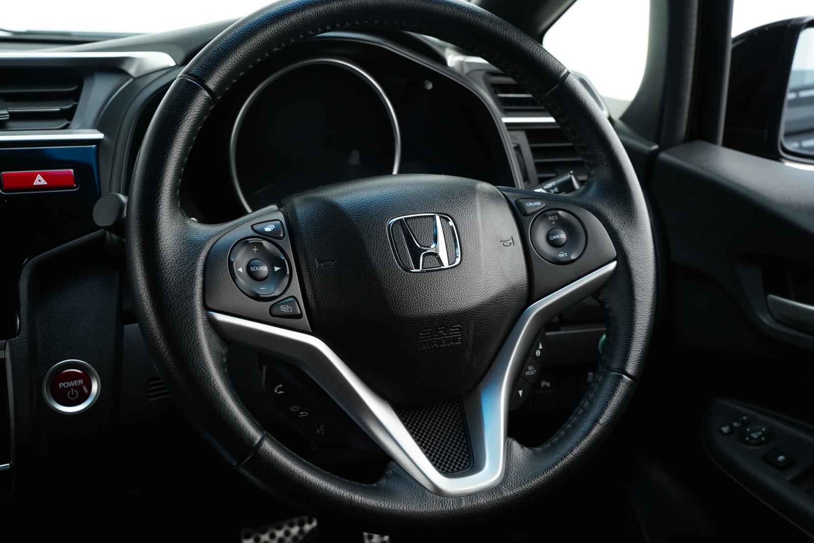 Honda Fit 1.5 HYBRID S PACKAGE