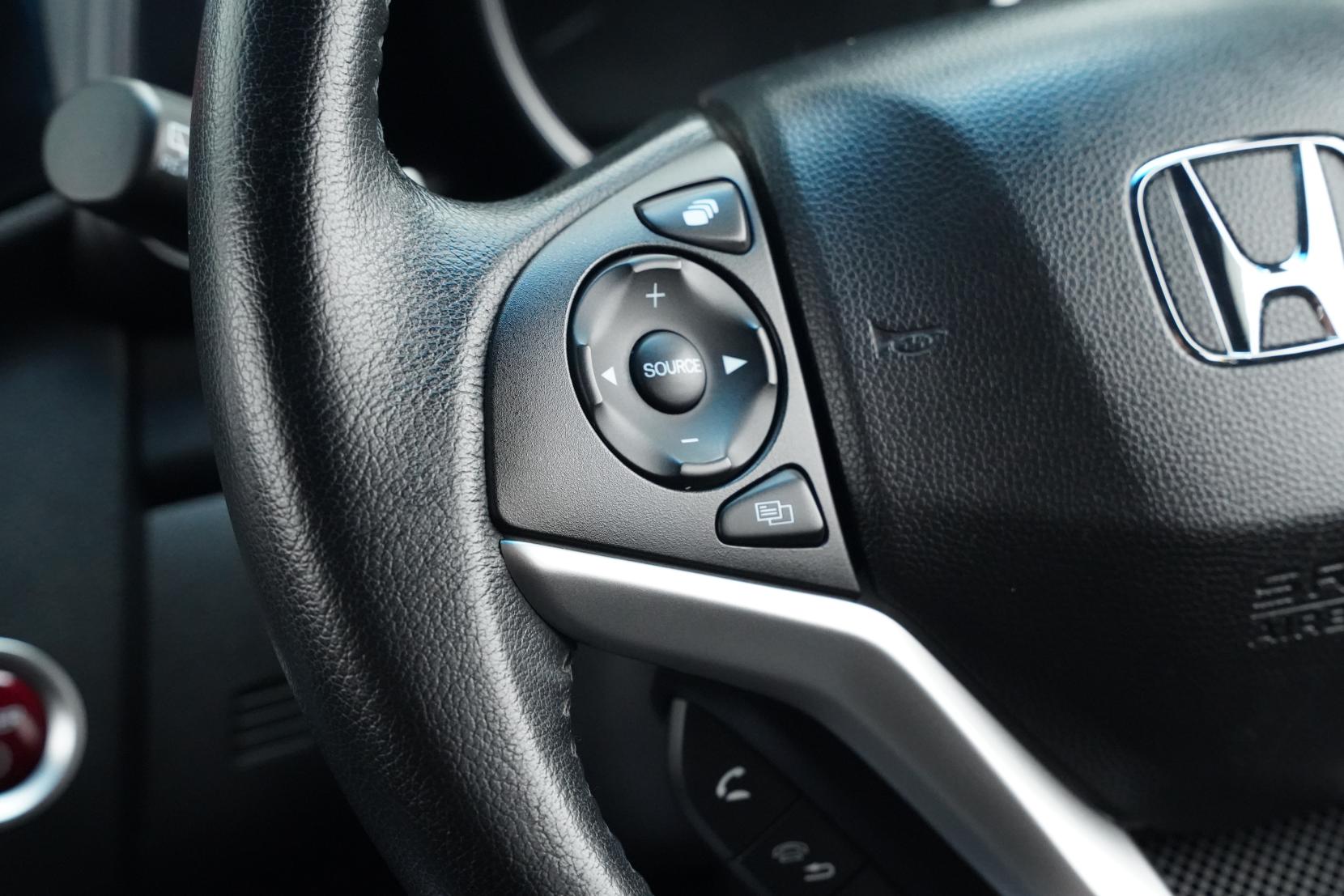 Honda Fit 1.5 HYBRID S PACKAGE