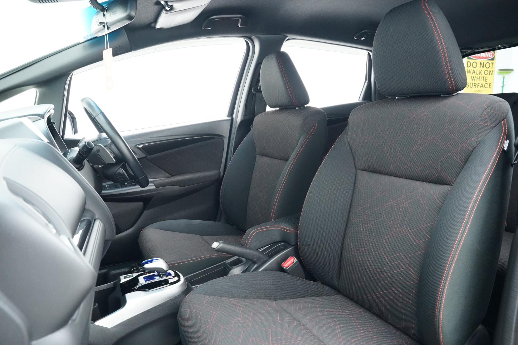 Honda Fit 1.5 HYBRID S PACKAGE