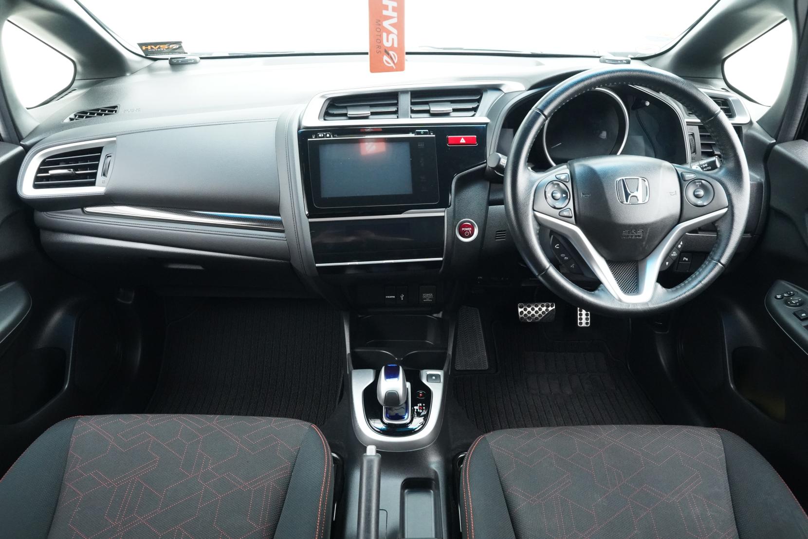 Honda Fit 1.5 HYBRID S PACKAGE