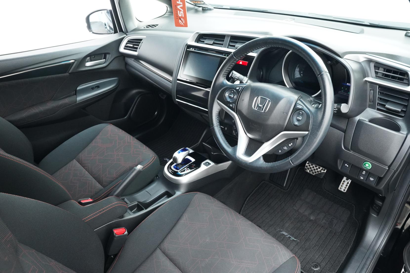 Honda Fit 1.5 HYBRID S PACKAGE