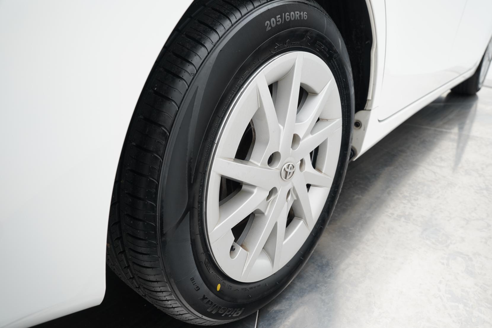 Toyota Prius 1.8 Alpha S 5 Seater