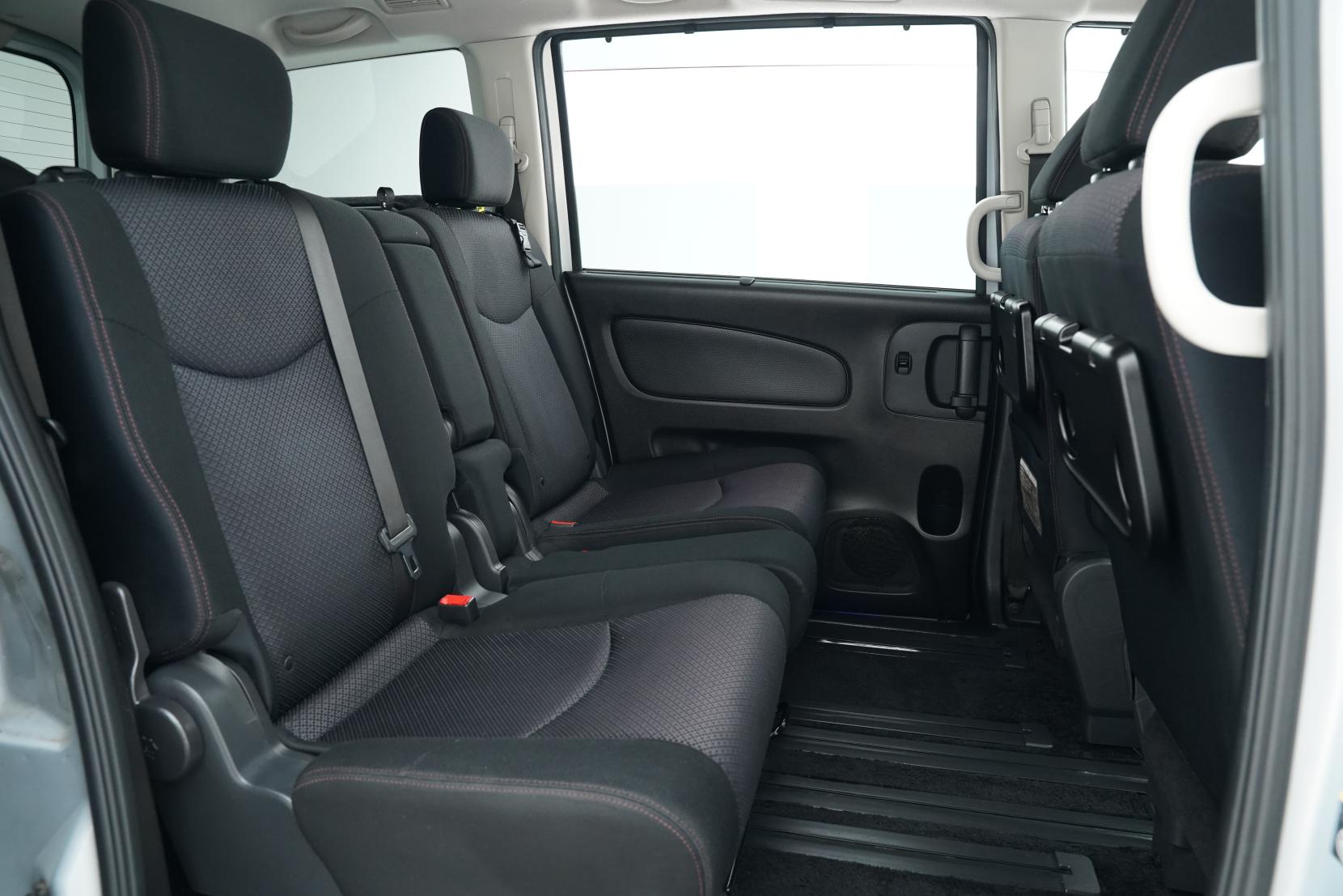 Nissan Serena (1991 – present) 2.0 Hybrid Highway Star 8seats
