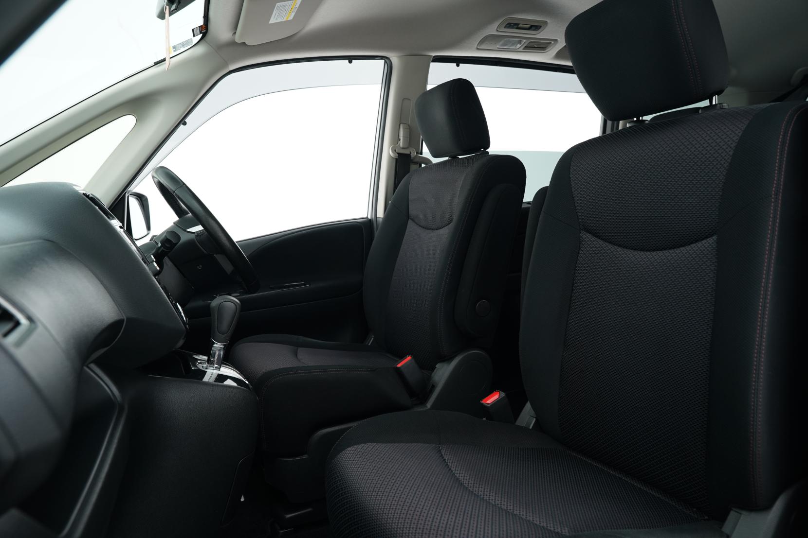 Nissan Serena (1991 – present) 2.0 Hybrid Highway Star 8seats