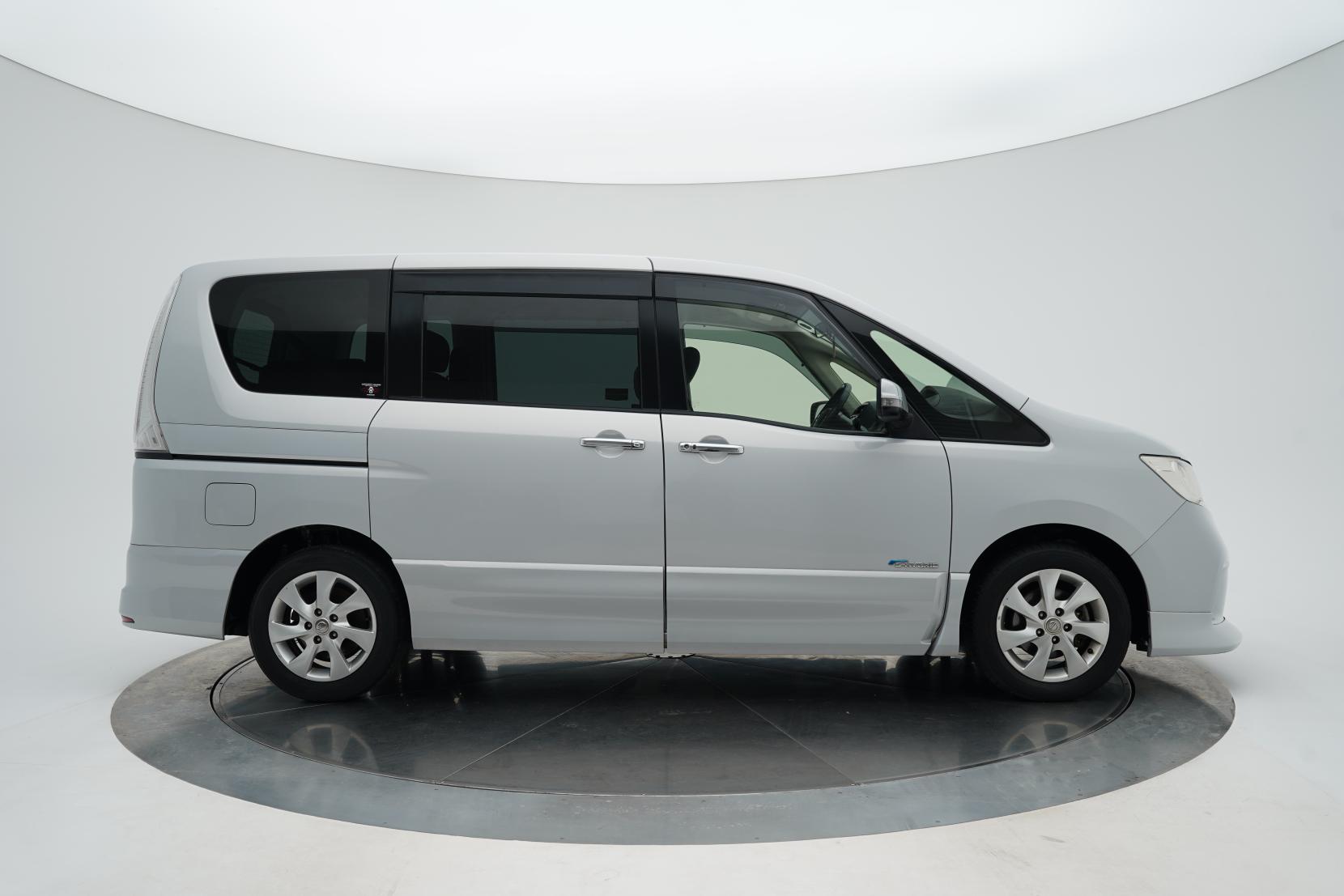 Nissan Serena (1991 – present) 2.0 Hybrid Highway Star 8seats
