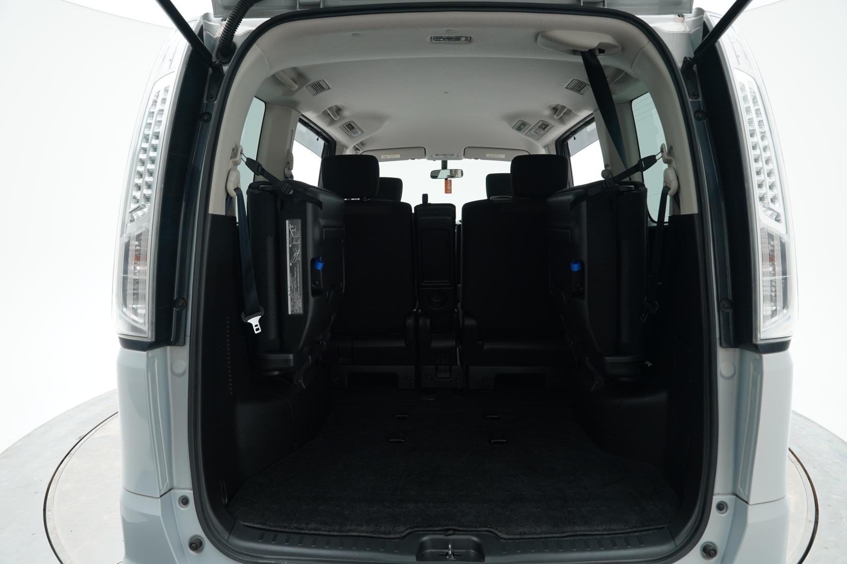 Nissan Serena (1991 – present) 2.0 Hybrid Highway Star 8seats