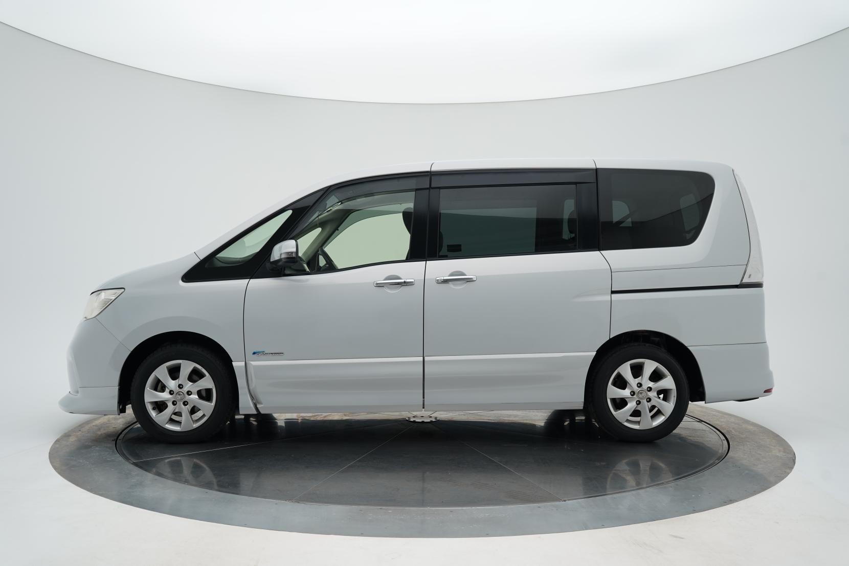 Nissan Serena (1991 – present) 2.0 Hybrid Highway Star 8seats