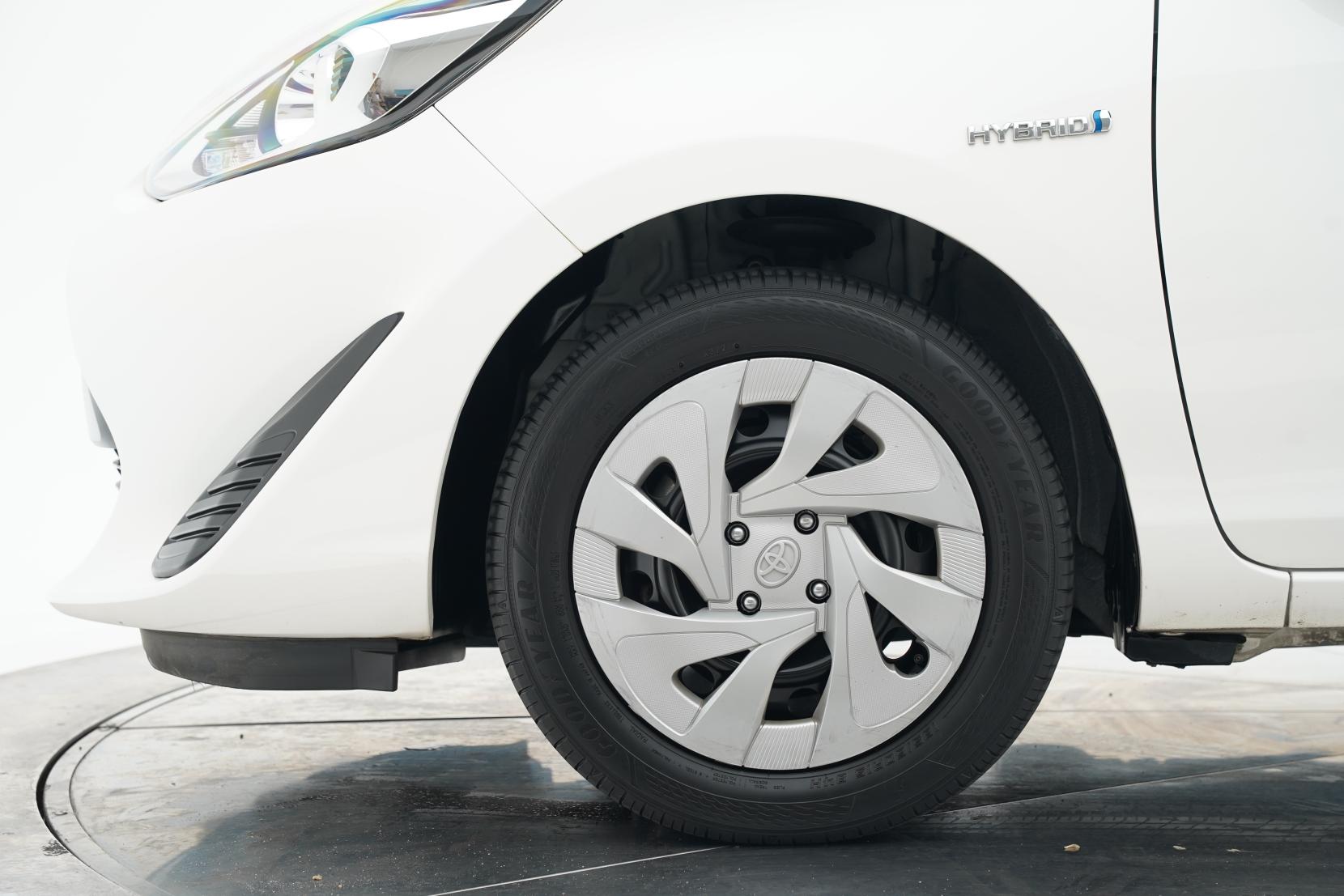 Toyota Aqua L