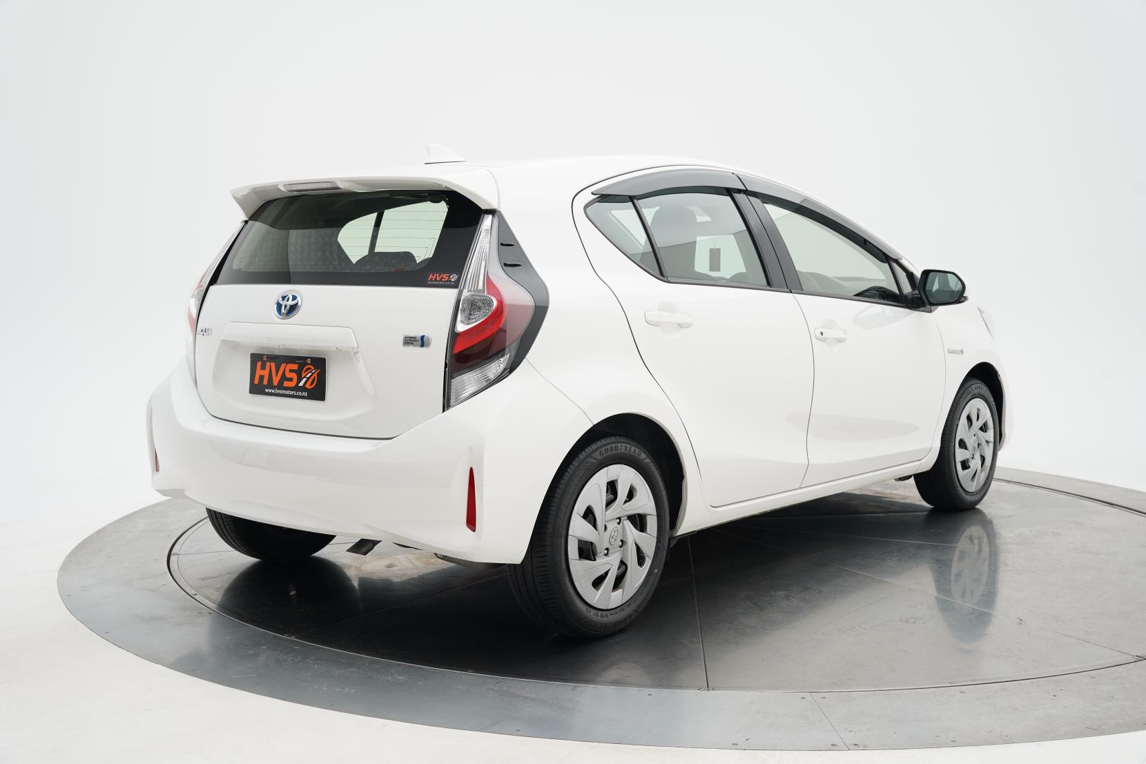 Toyota Aqua L