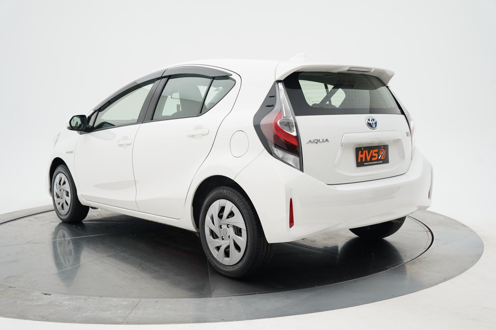 Toyota Aqua L