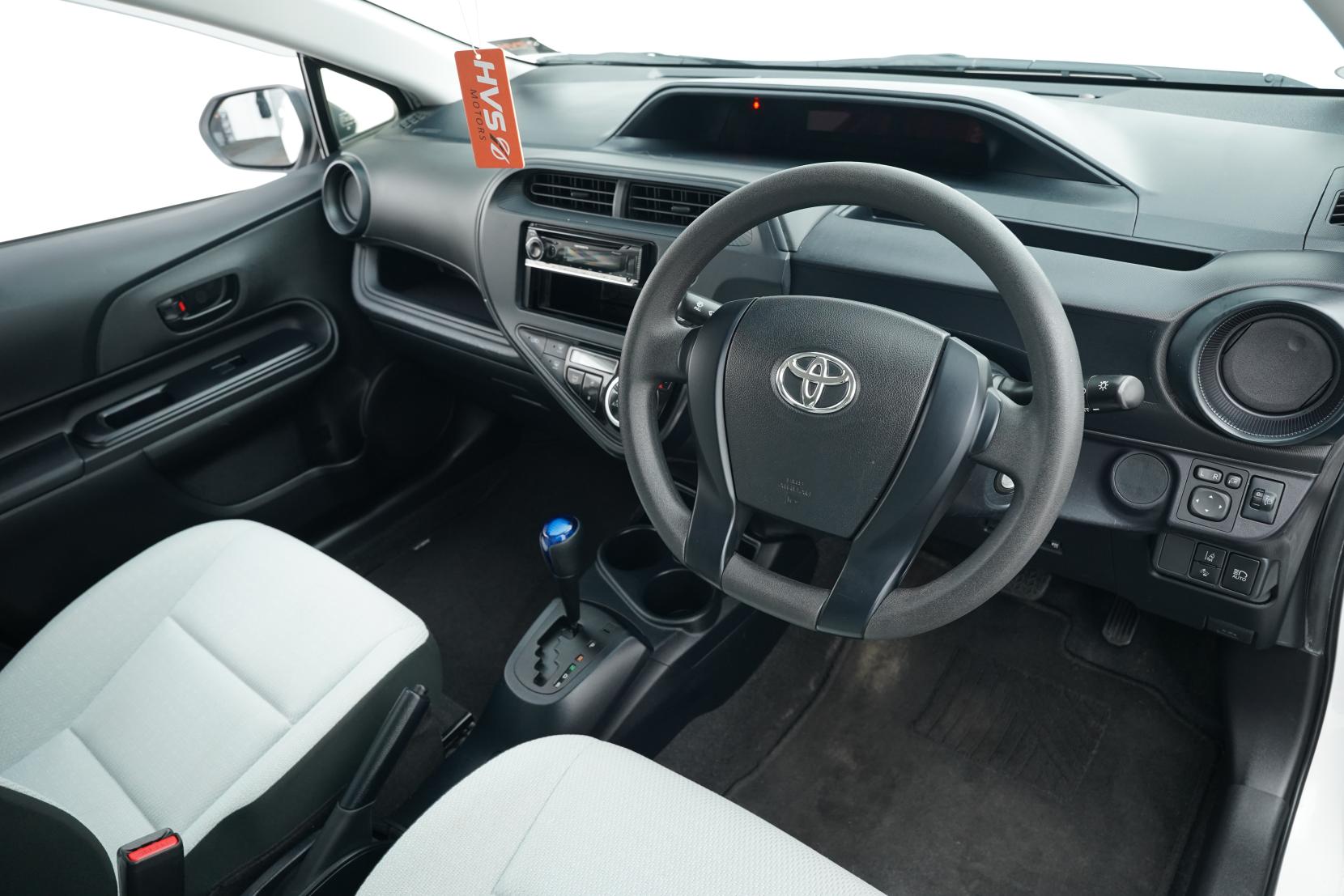 Toyota Aqua L