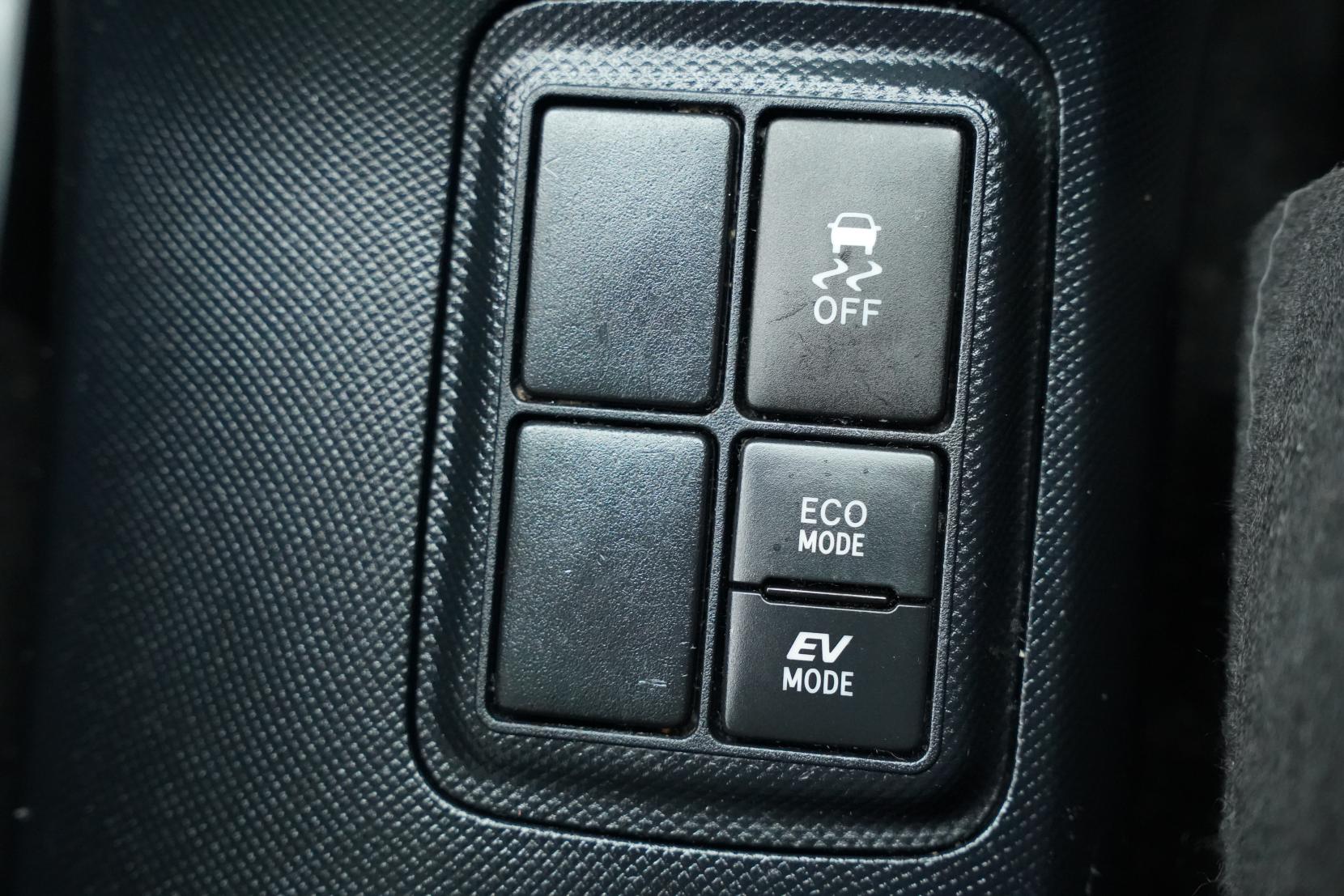 Toyota Aqua L
