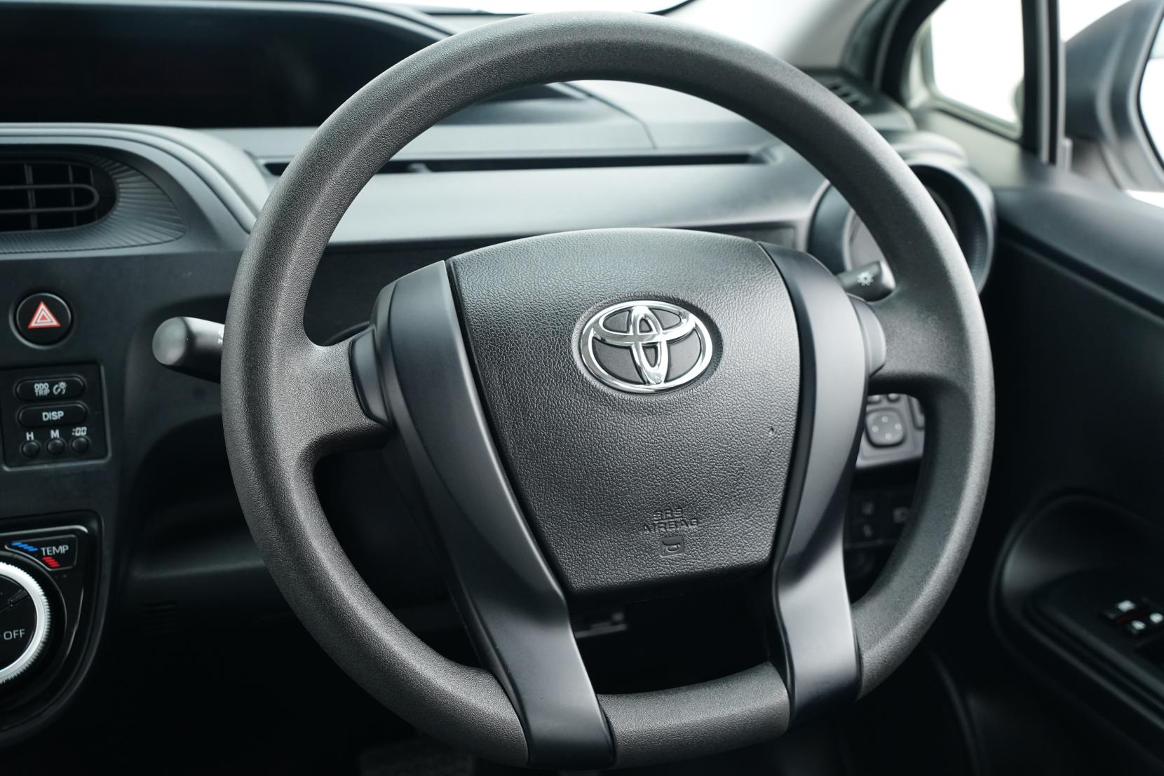 Toyota Aqua L