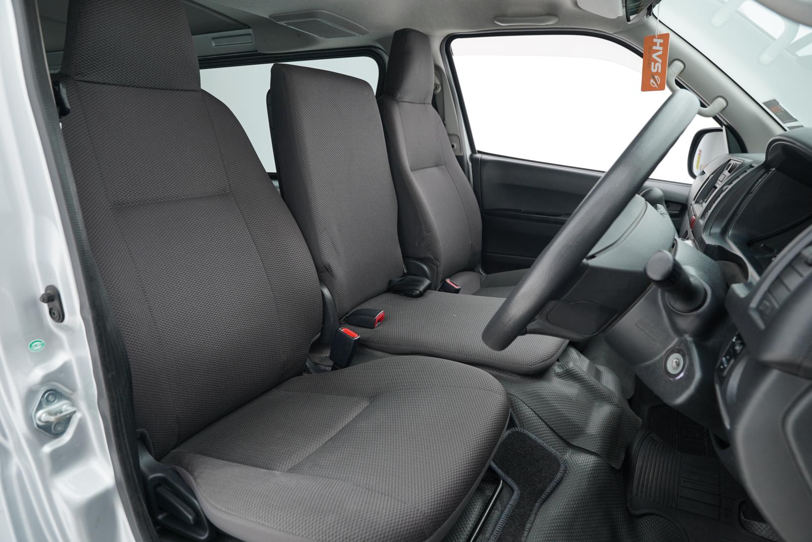 Toyota Regius 2.8 ACE 2.8TD Dual Slider 5 Door