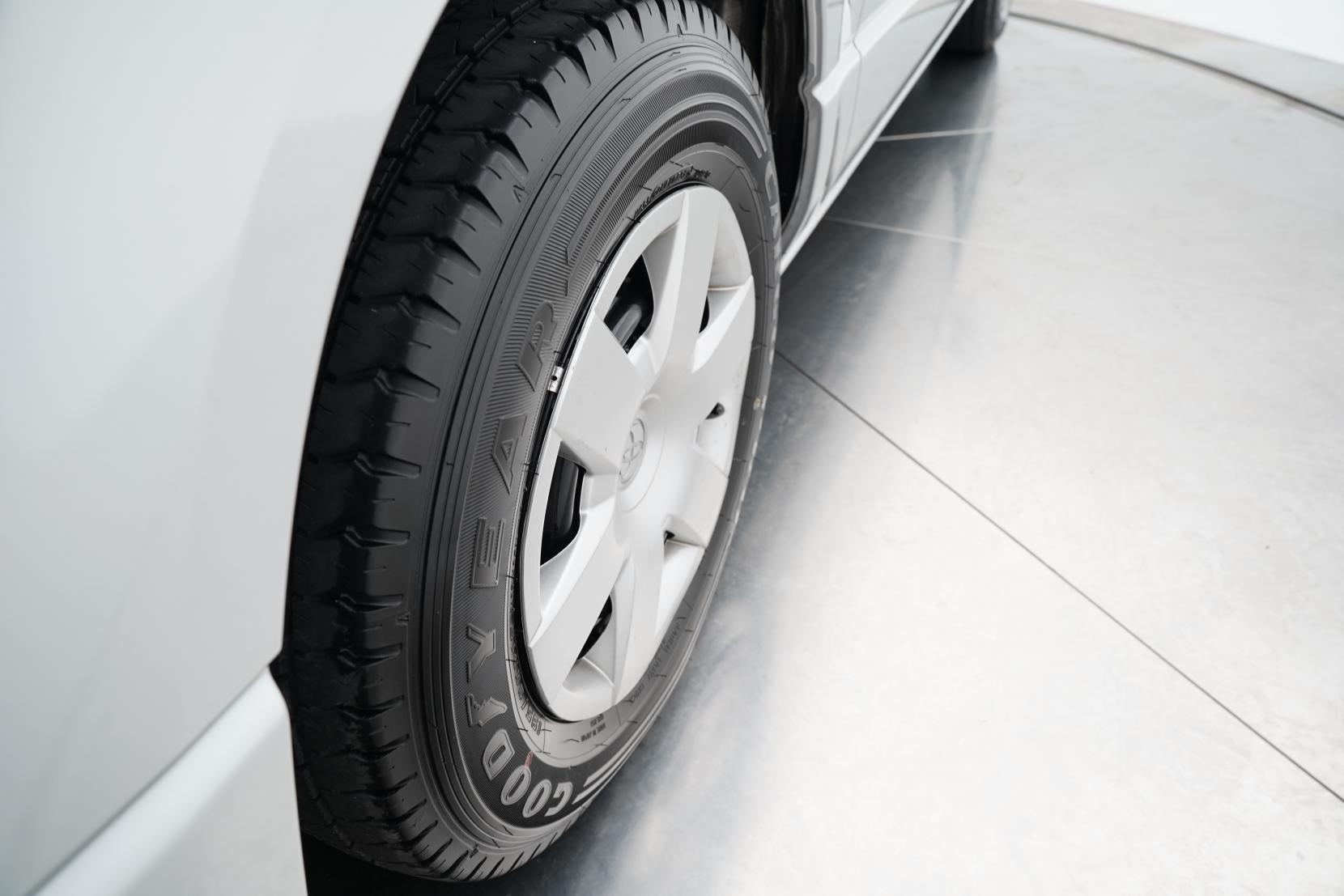 Toyota Regius 2.8 ACE 2.8TD Dual Slider 5 Door