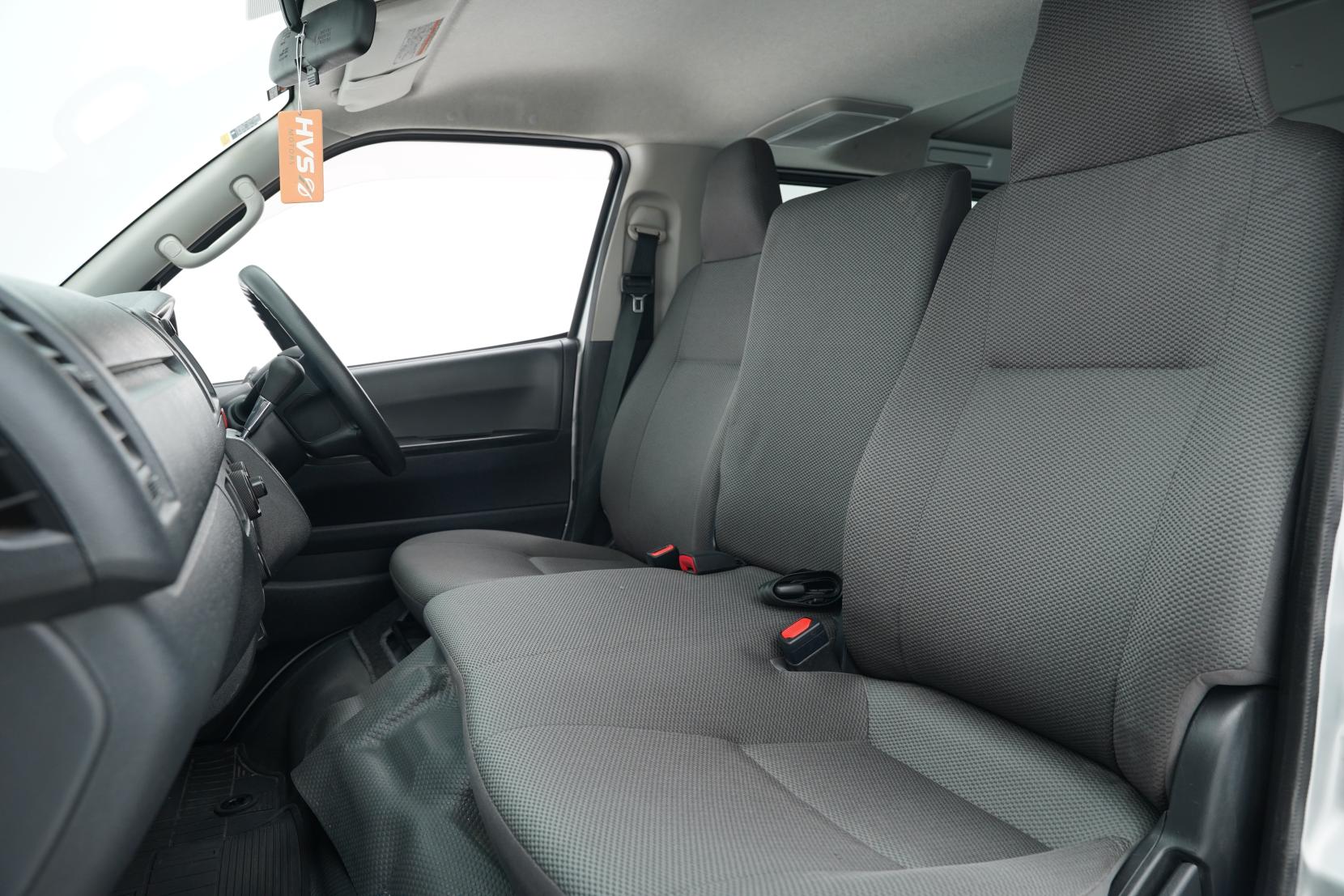 Toyota Regius 2.8 ACE 2.8TD Dual Slider 5 Door