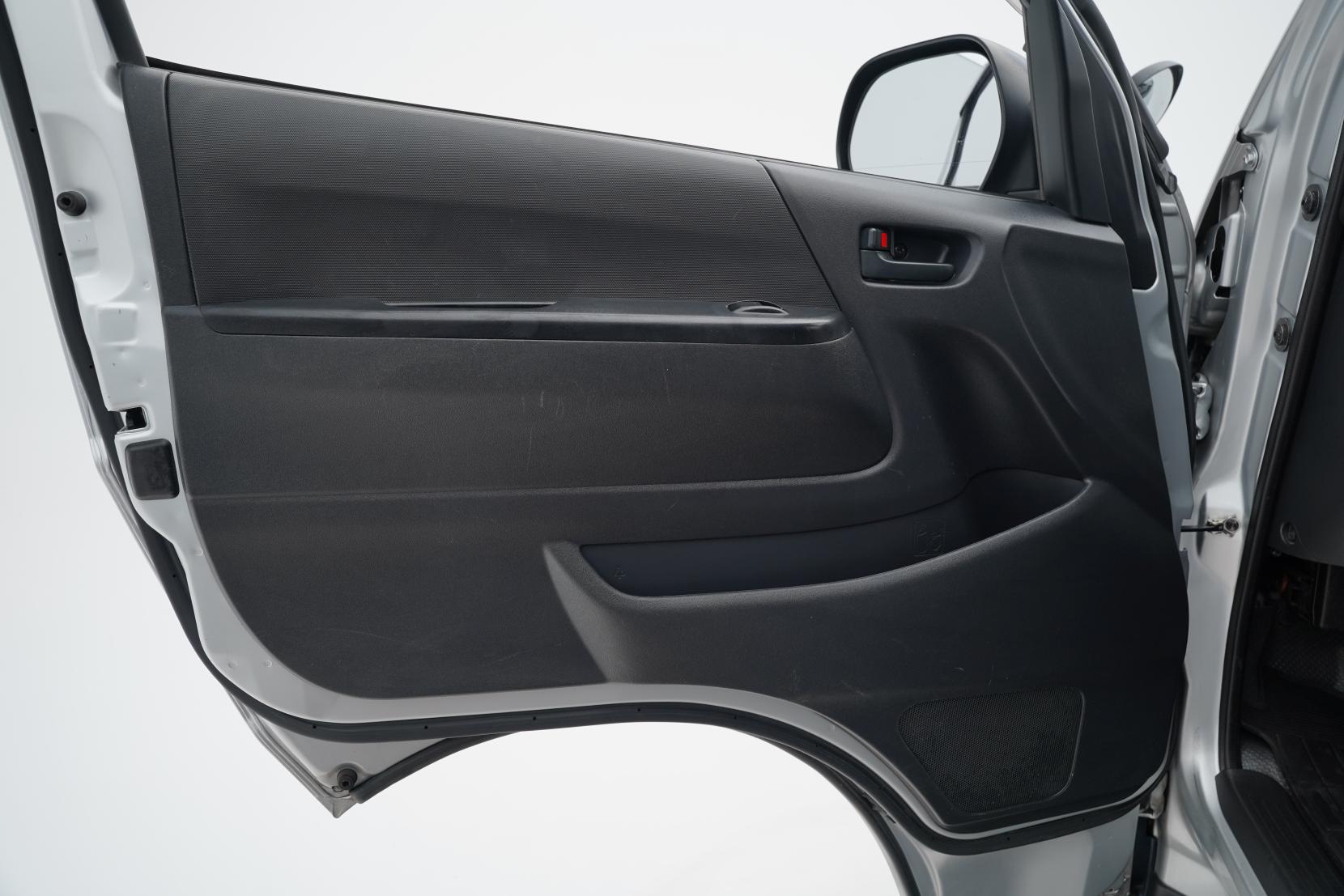 Toyota Regius 2.8 ACE 2.8TD Dual Slider 5 Door